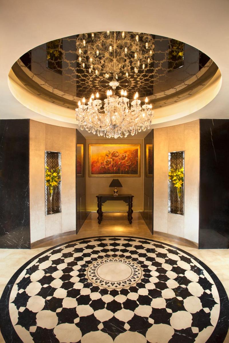 Presidential Suite with One way airport transfers by Luxury Sedan , In – room Breakfast, Butler Service, 02 Pcs of Ironing per day, Complimentary Mini-bar,20% disc on FNSB, Laundry, transport, Lounge Access with Cocktail hours from 18:00 – 20:00 Hrs, photo