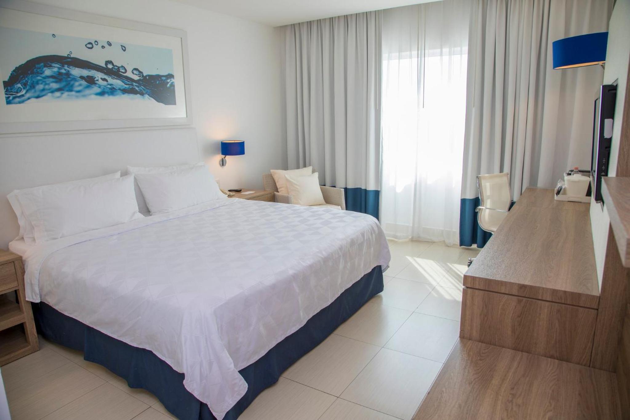 Standard King Room - Photo 5