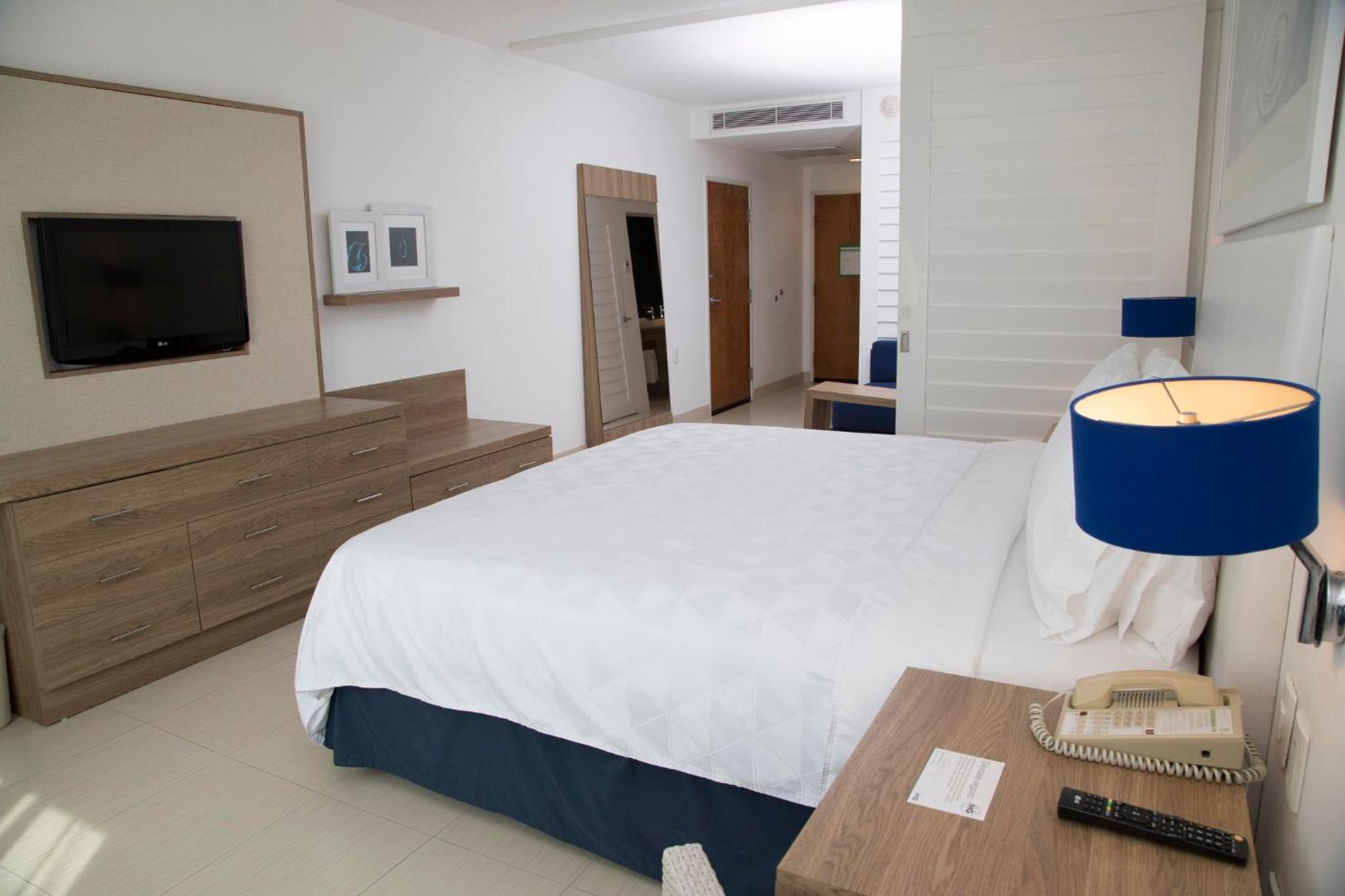 Standard King Room - Photo 4
