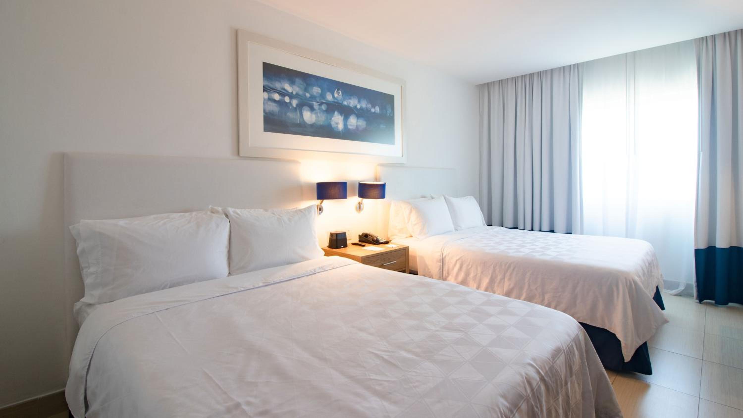 Standard Queen Room with Two Queen Beds - Top Floor - Photo 5