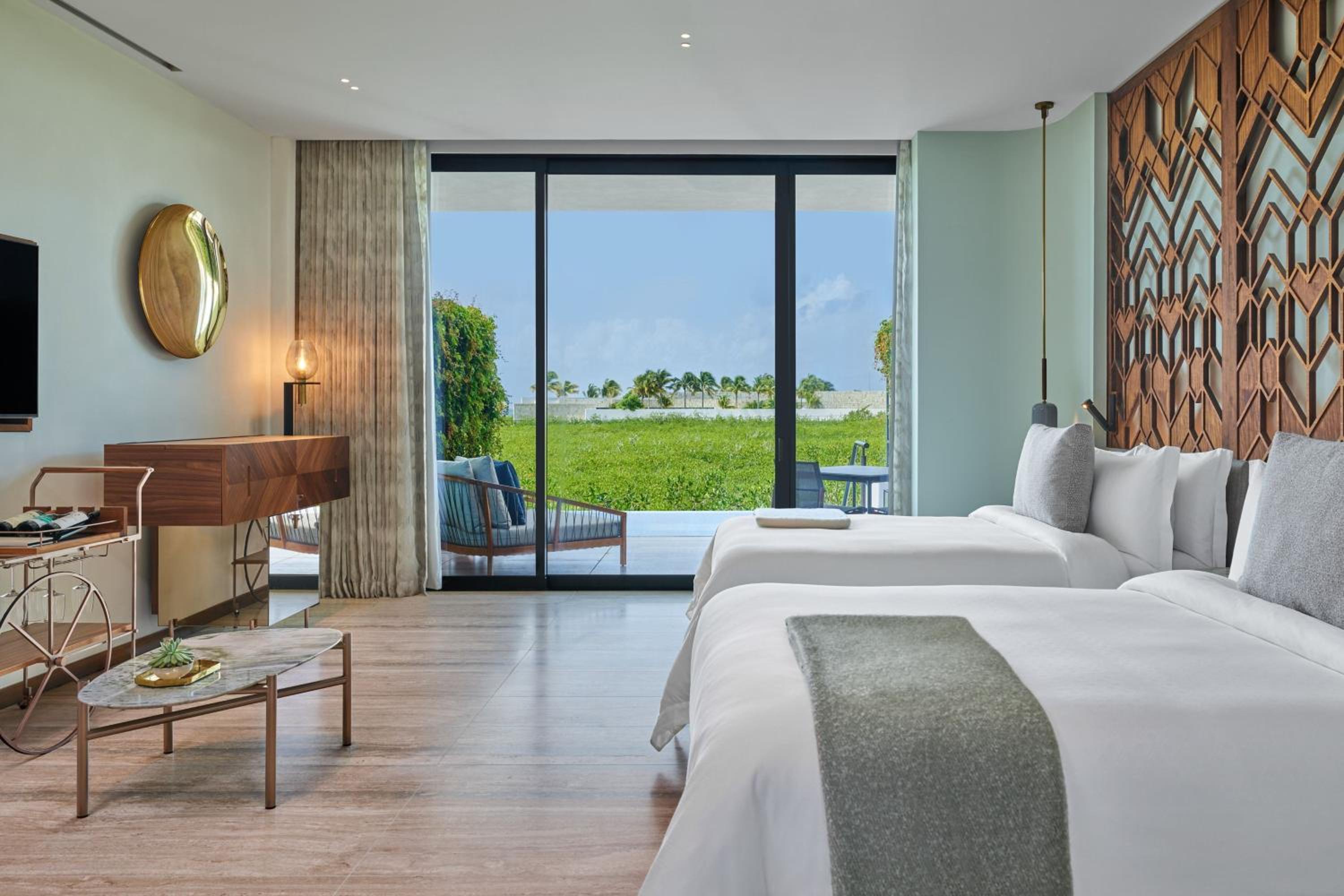 Grand Luxe Queen Room with Two Queen Beds, Ocean View and Plunge Pool - Photo 2
