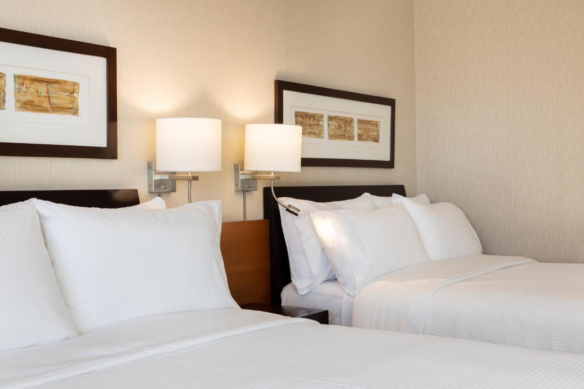 Standard Room with Two Queen Beds - Photo 2