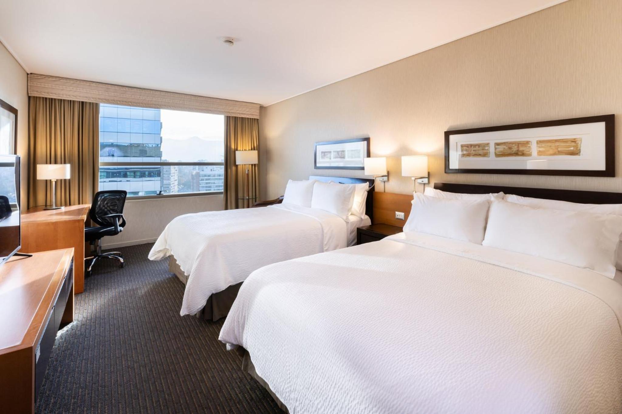 Standard Room with Two Queen Beds - Photo 5
