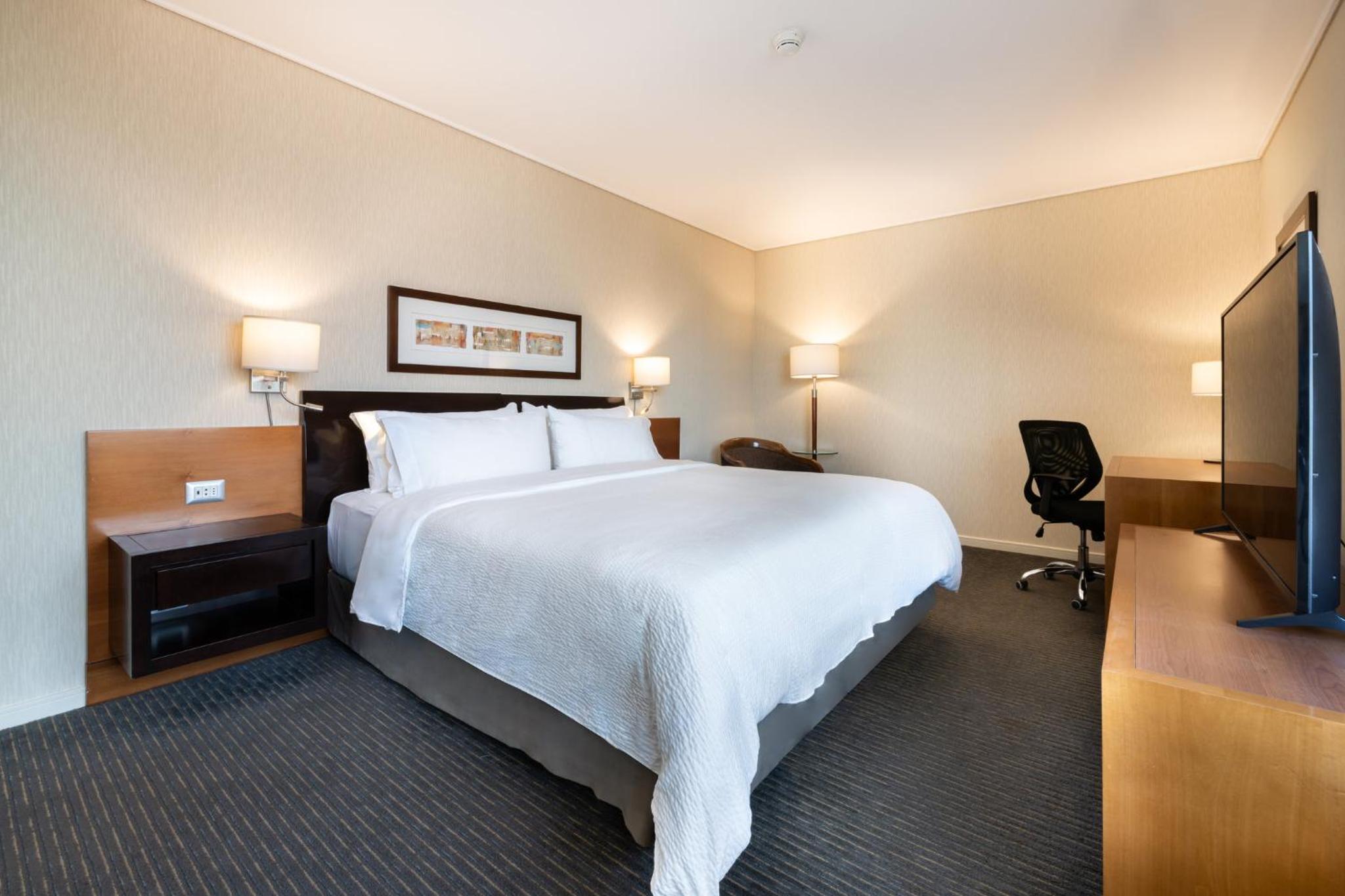 Standard King Room - Photo 4