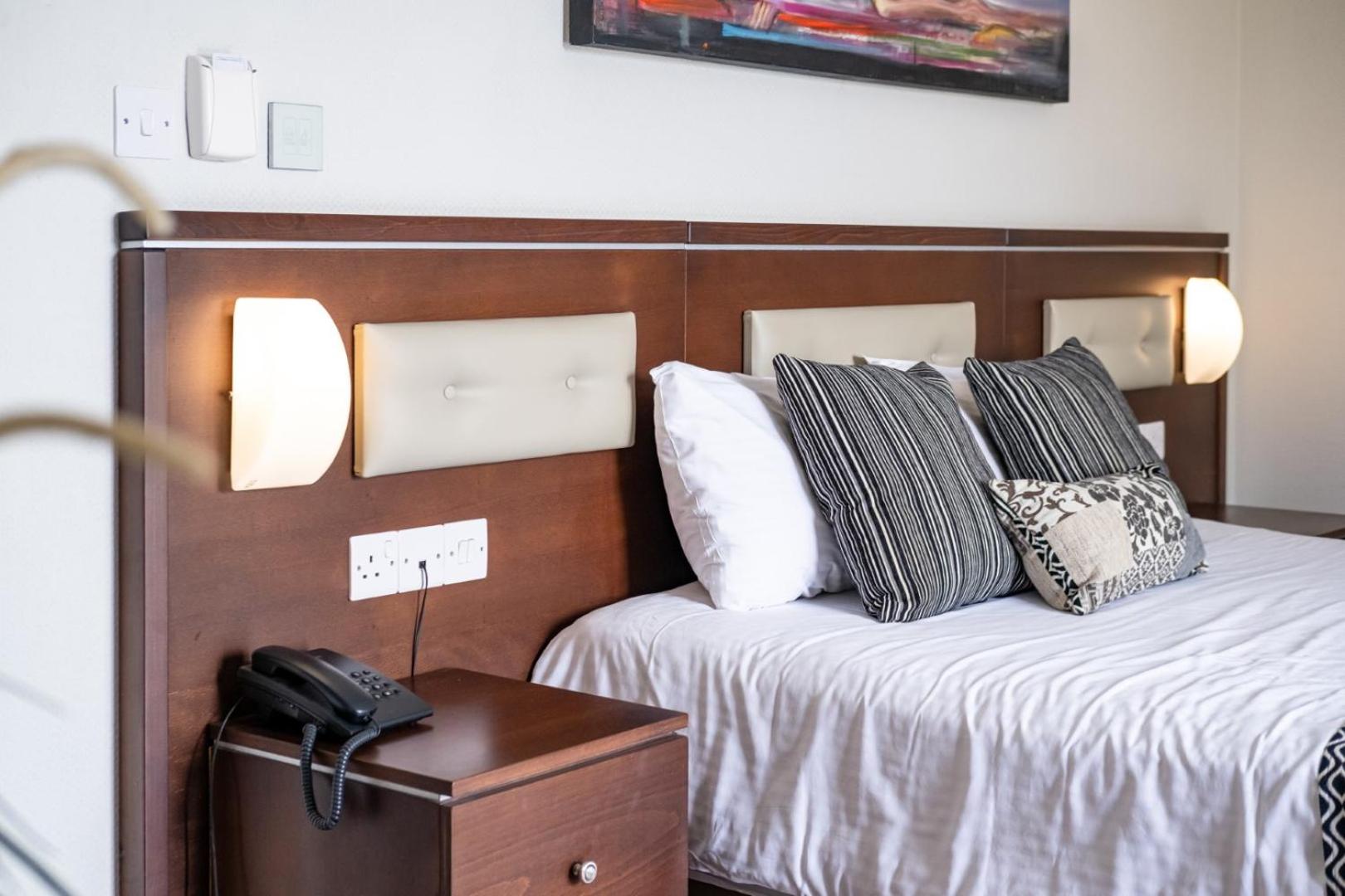 Double or Twin Room - Photo 4