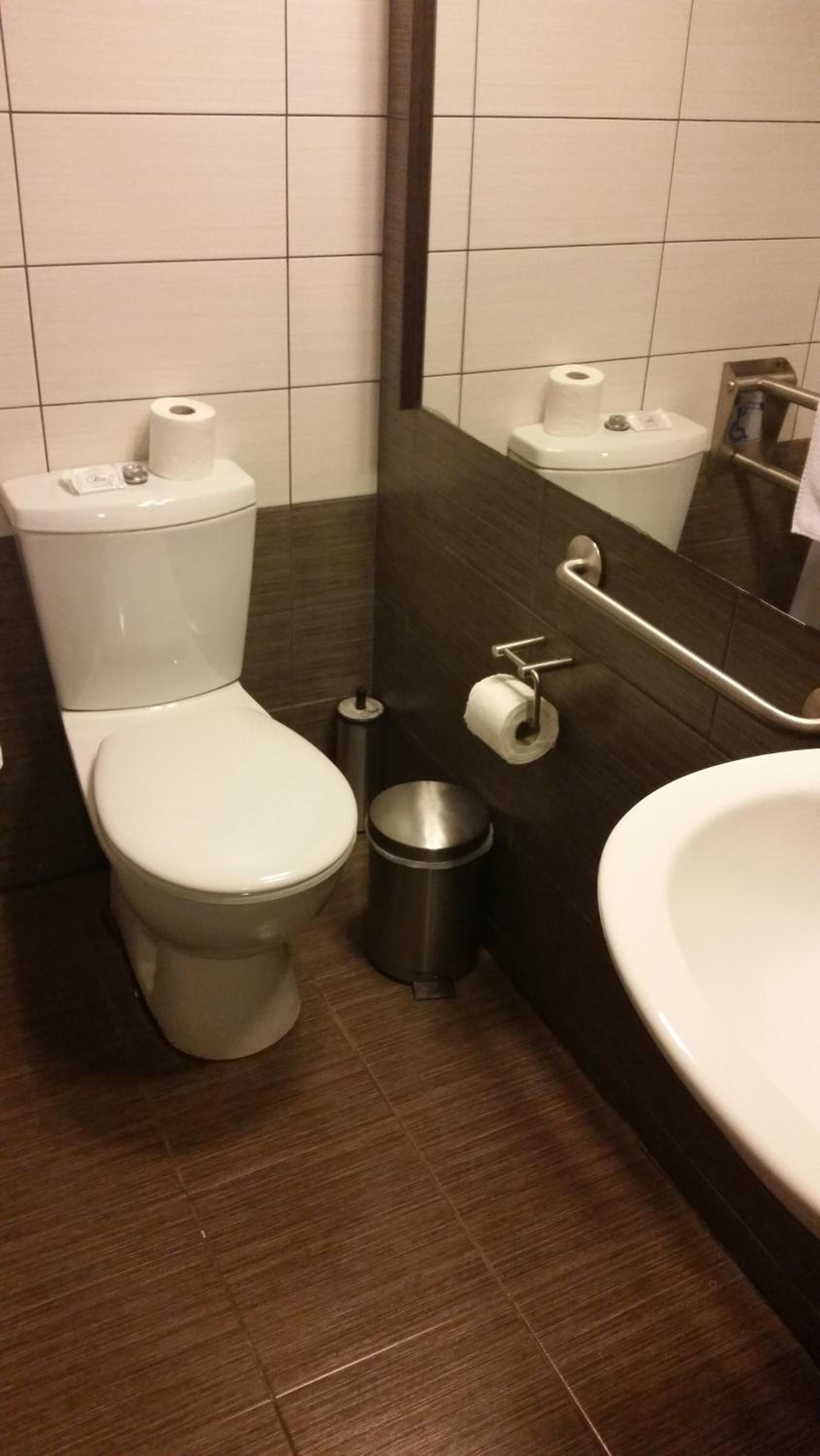 Double or Twin Room - Photo 8