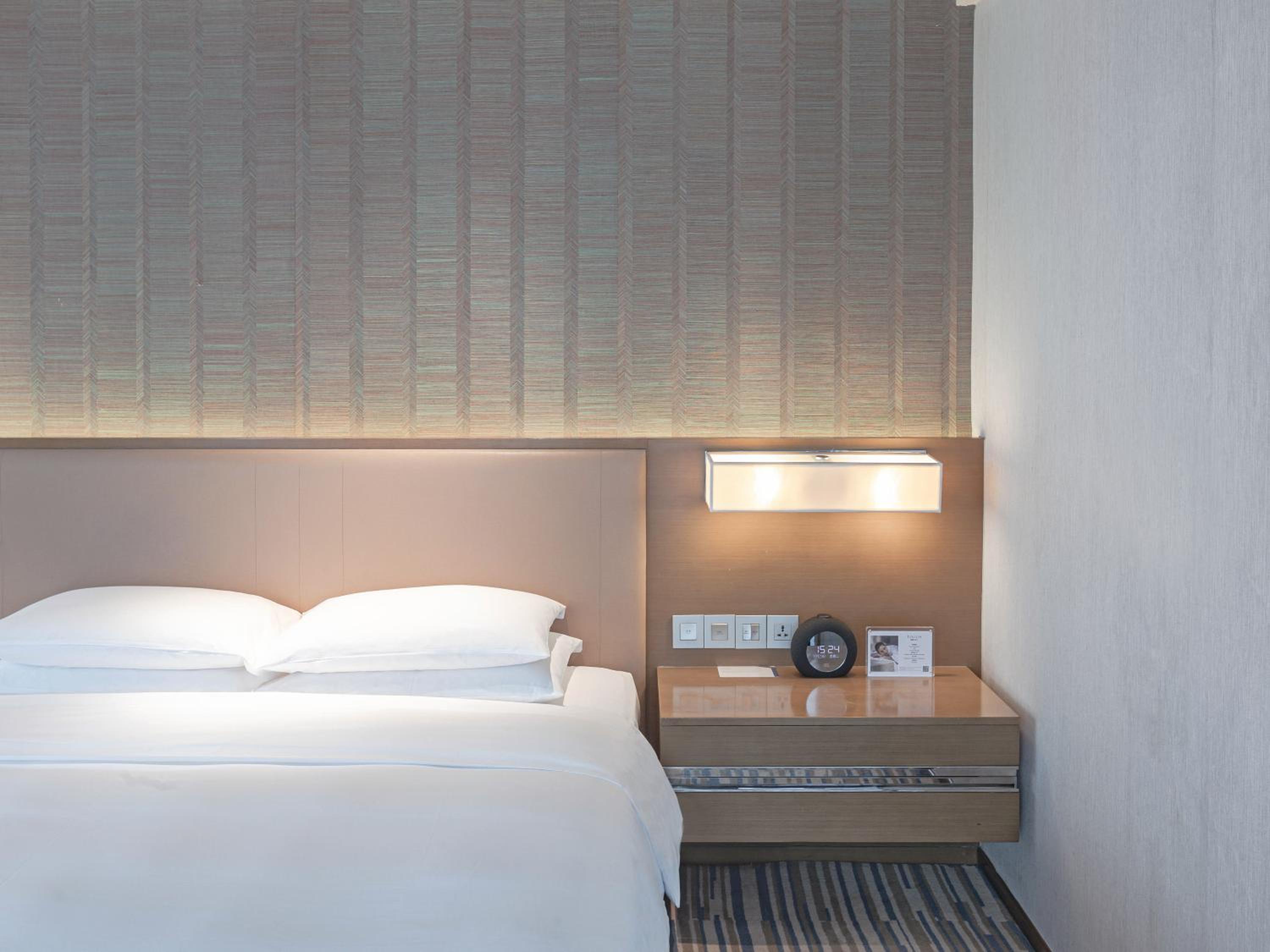 Deluxe King Room photo 1