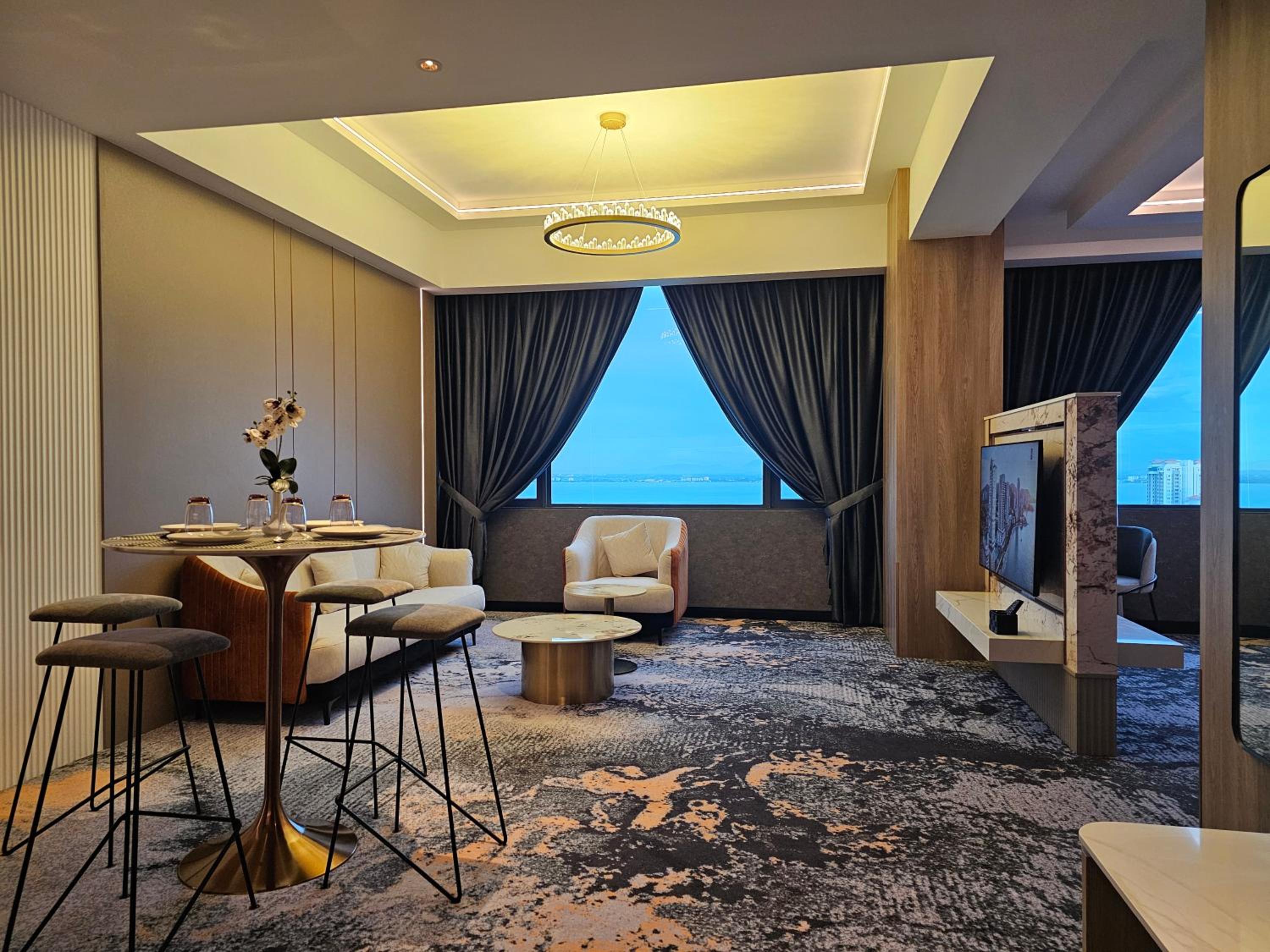 Sky Suite – Super King Bed photo 1