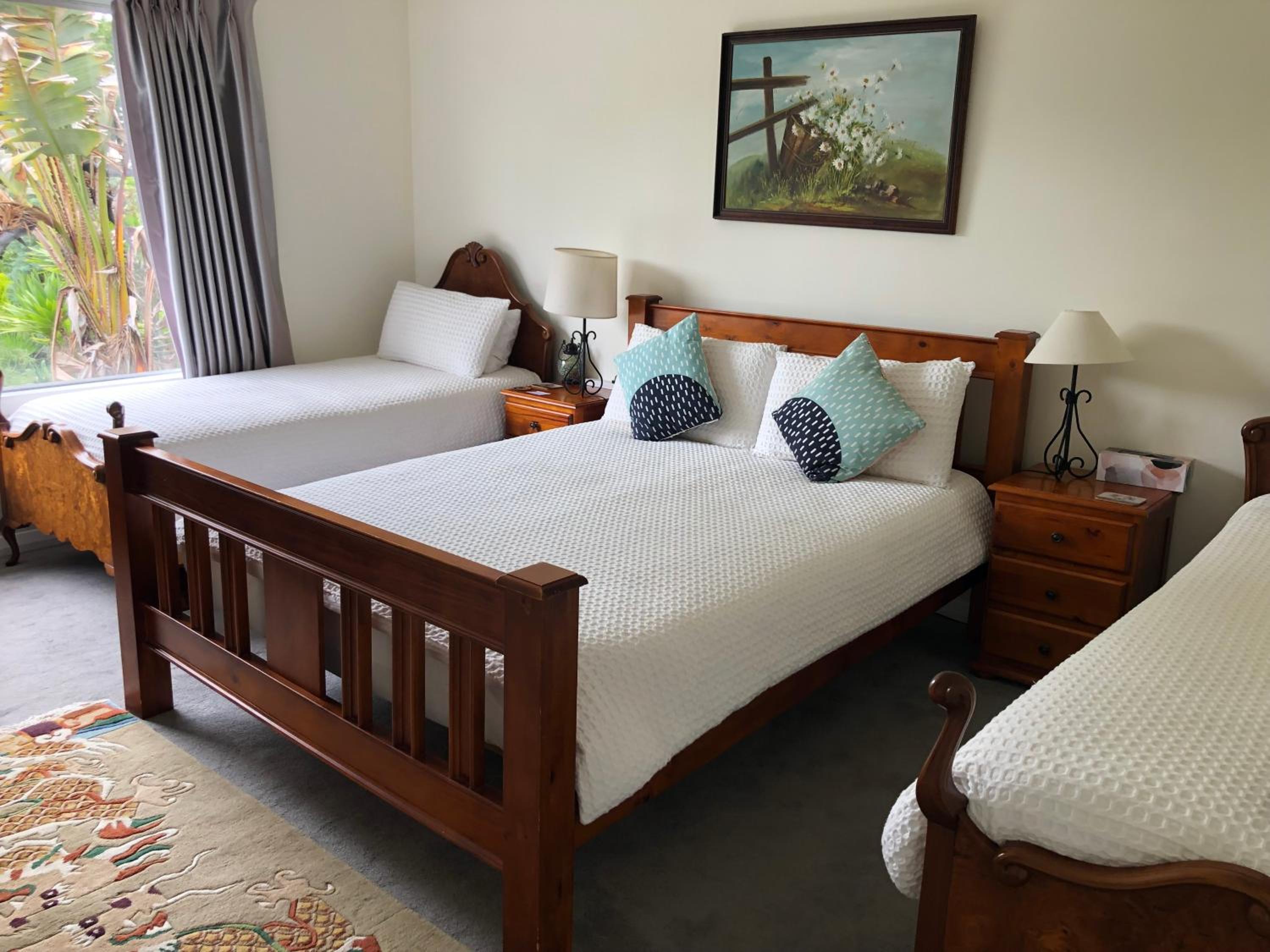 Deluxe Room (2 Adults + 1 Child) photo 1