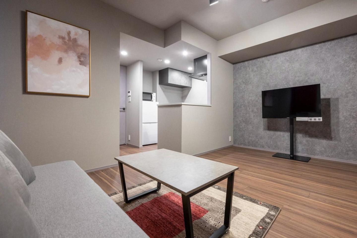 One-Bedroom Apartment photo 1