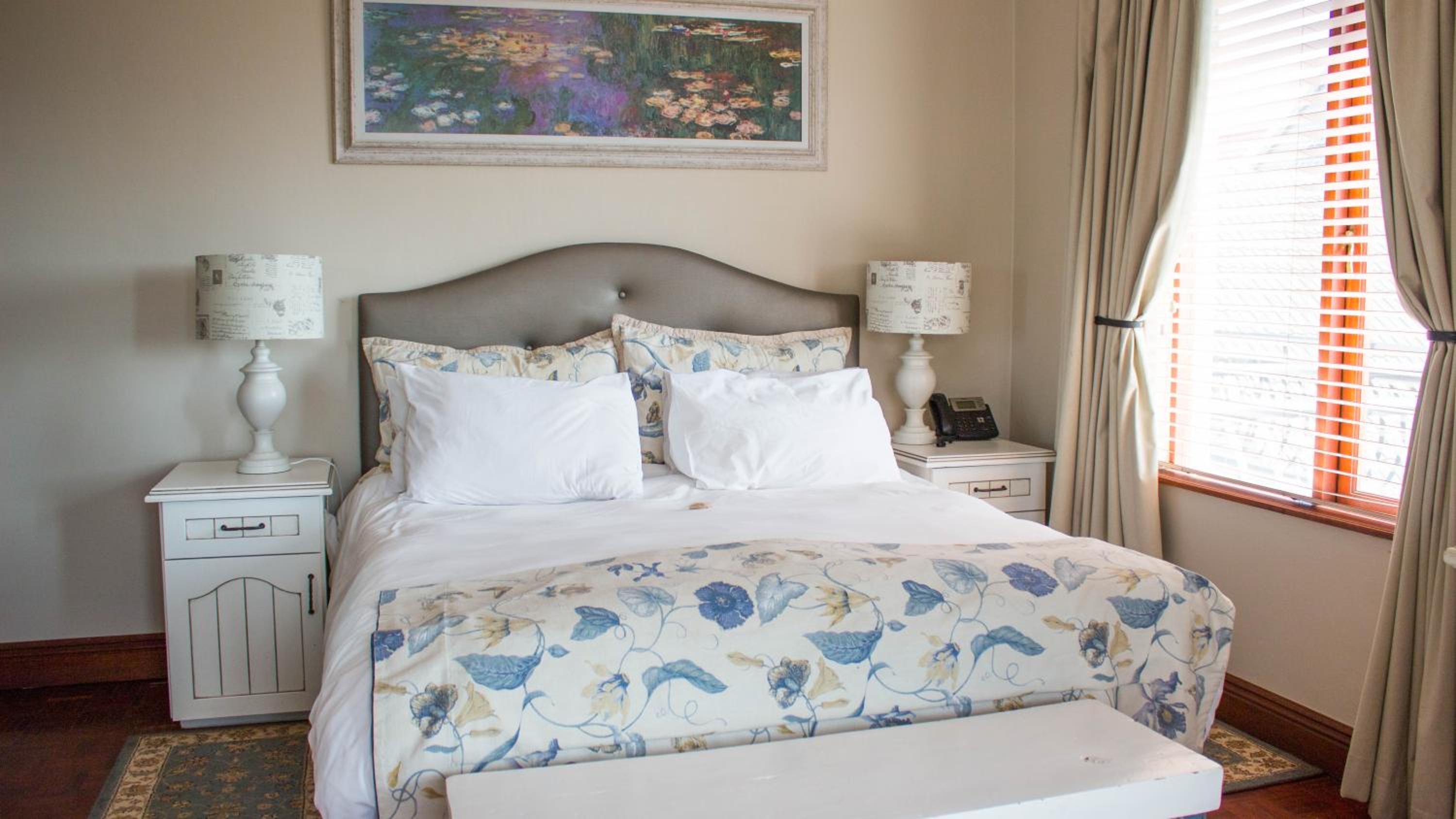 Queen Room photo 3
