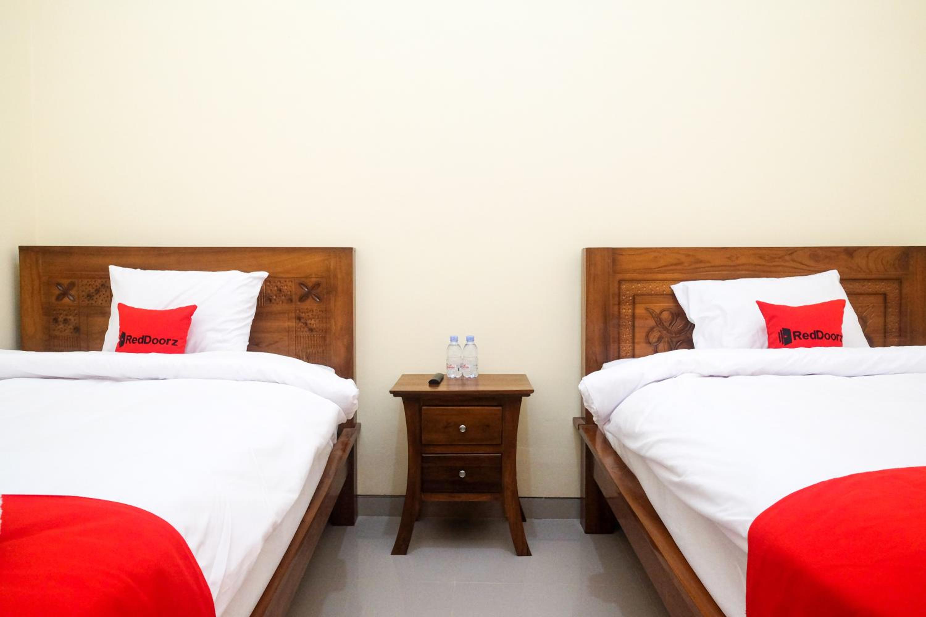 Standard Twin Room - Photo 9