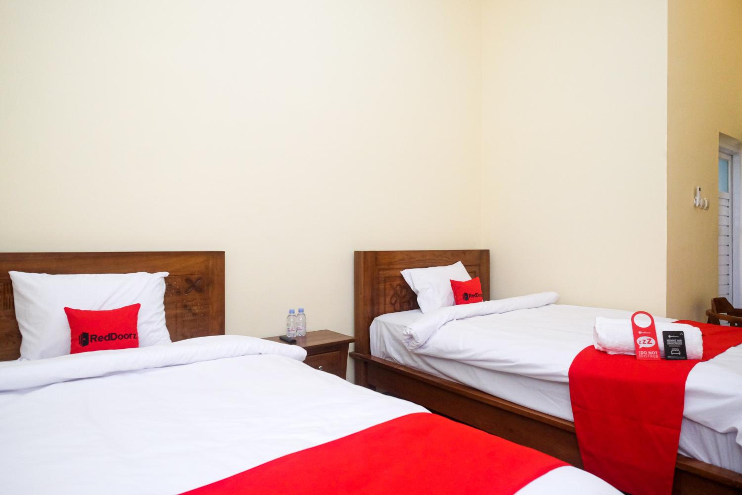 Standard Twin Room - Photo 10
