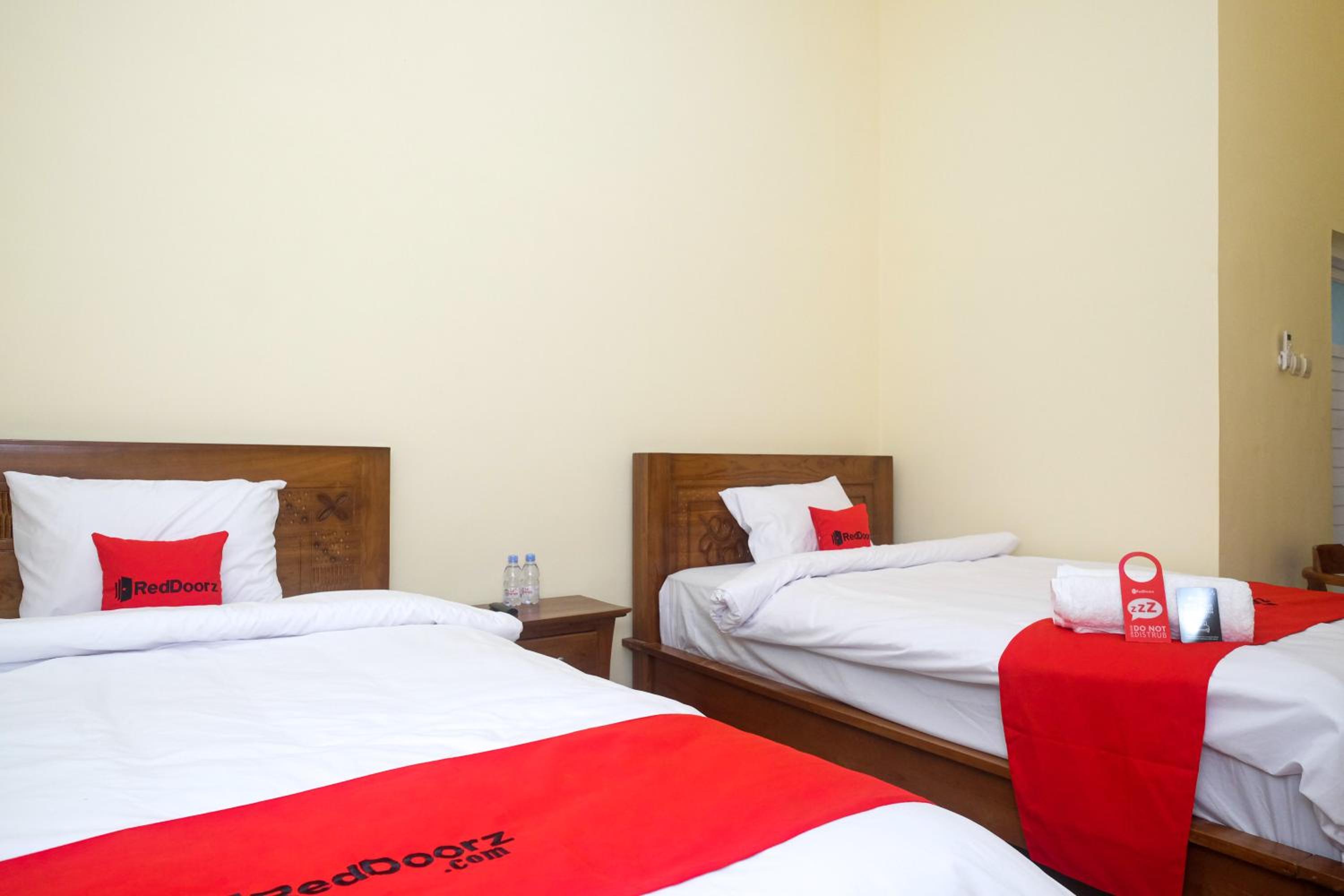 Standard Twin Room - Photo 1