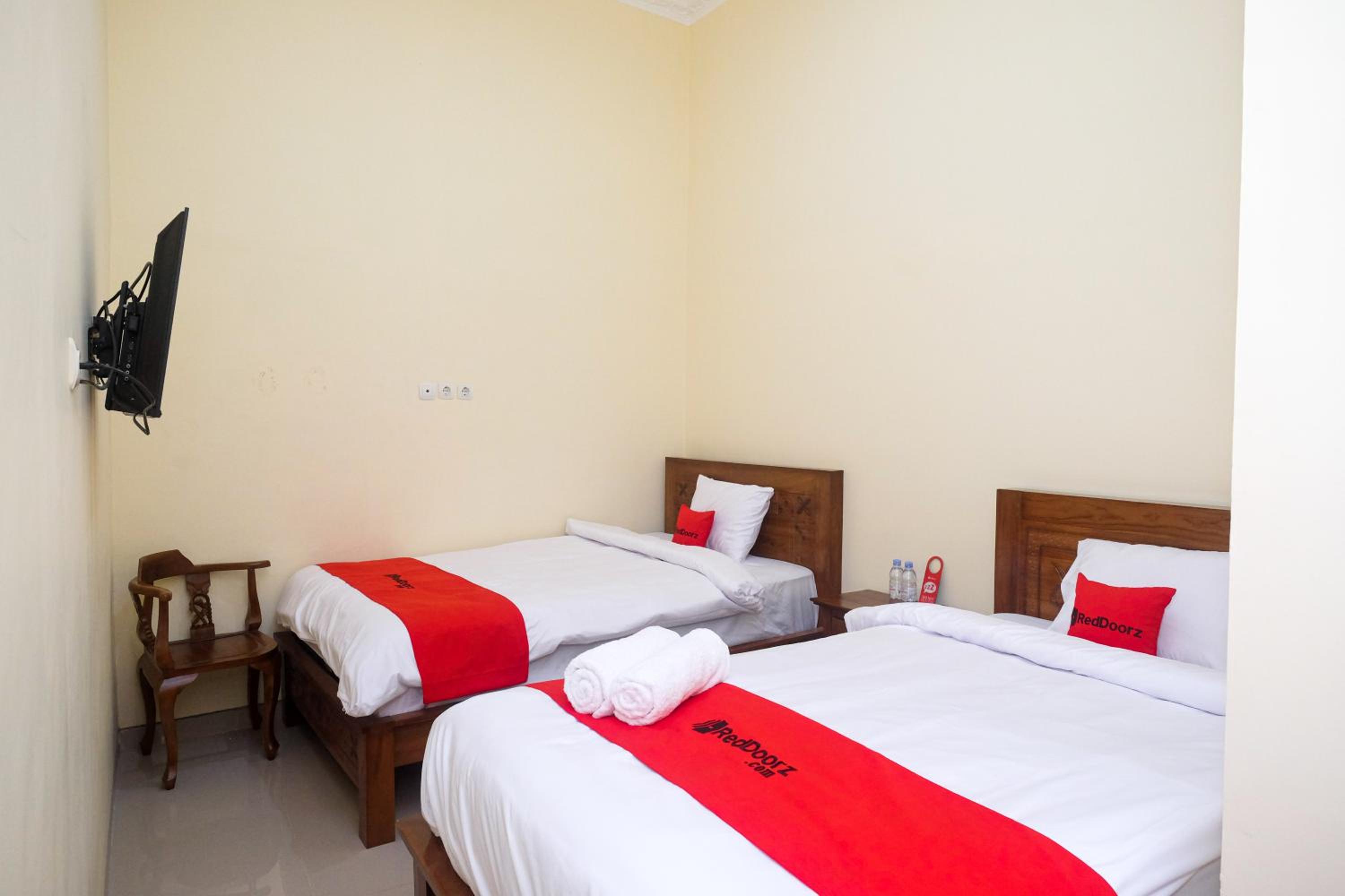 Standard Twin Room - Photo 2