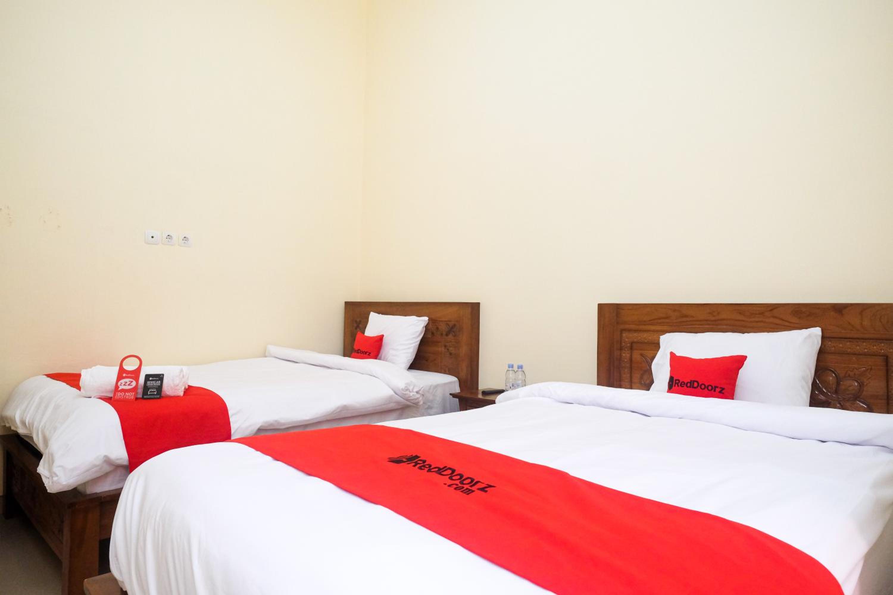 Standard Twin Room - Photo 4