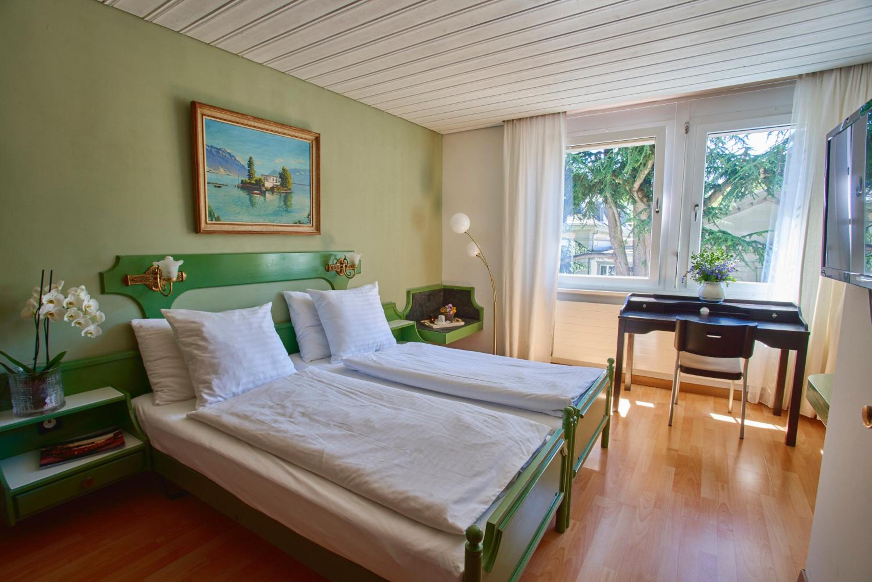 Budget Double Room - Photo 4