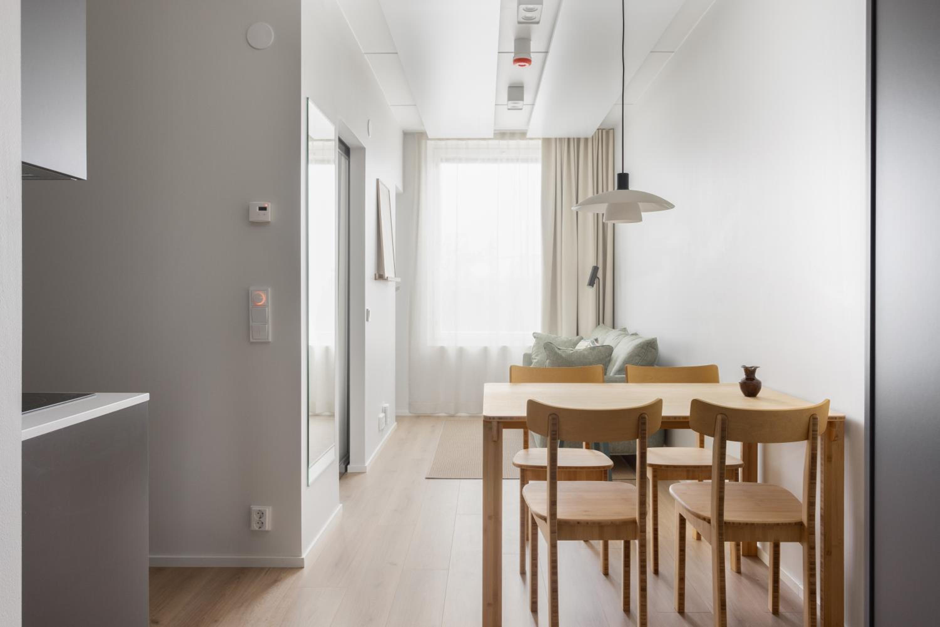 Spacious-studio upper floors - Photo 15