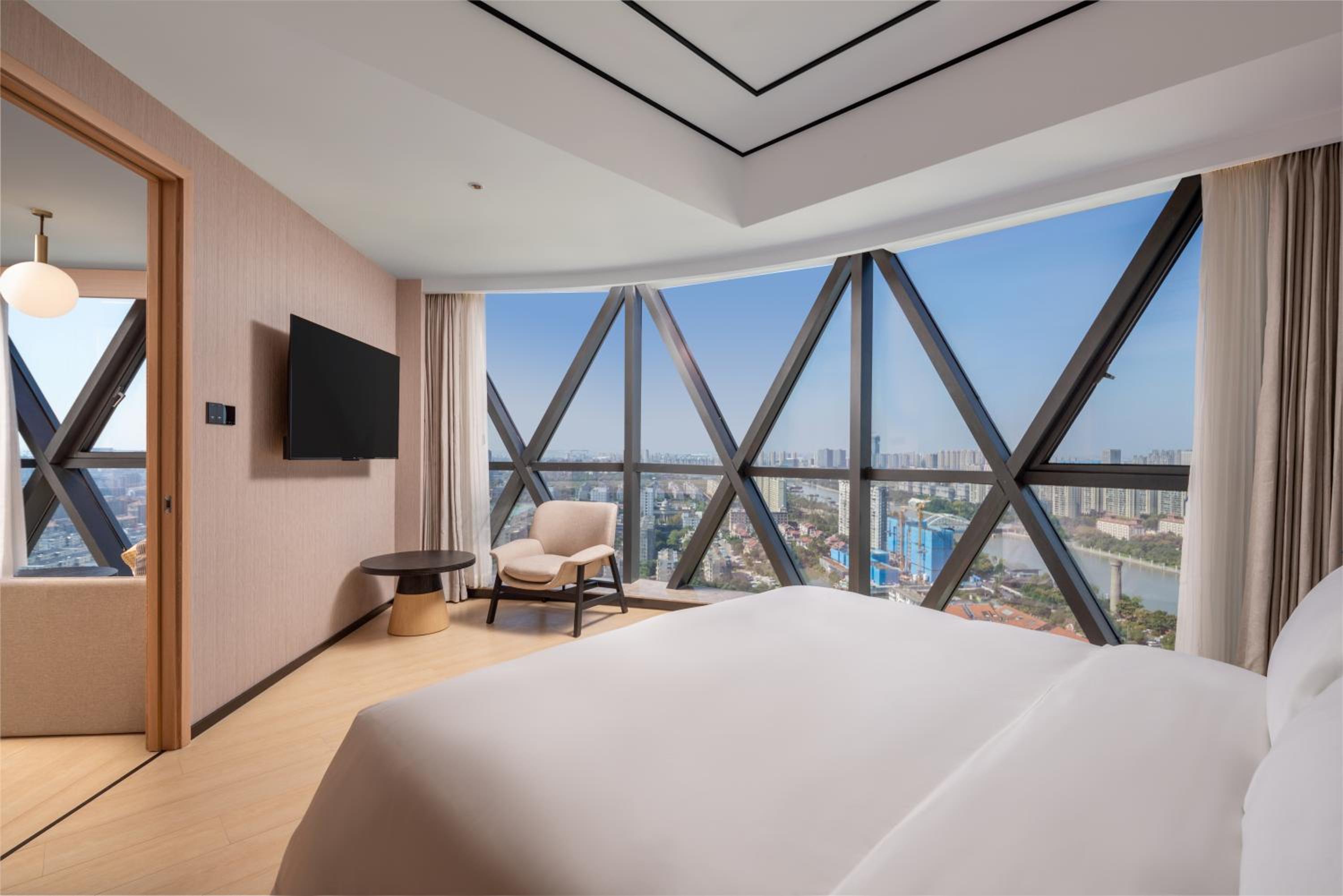 Deluxe King Suite photo 2