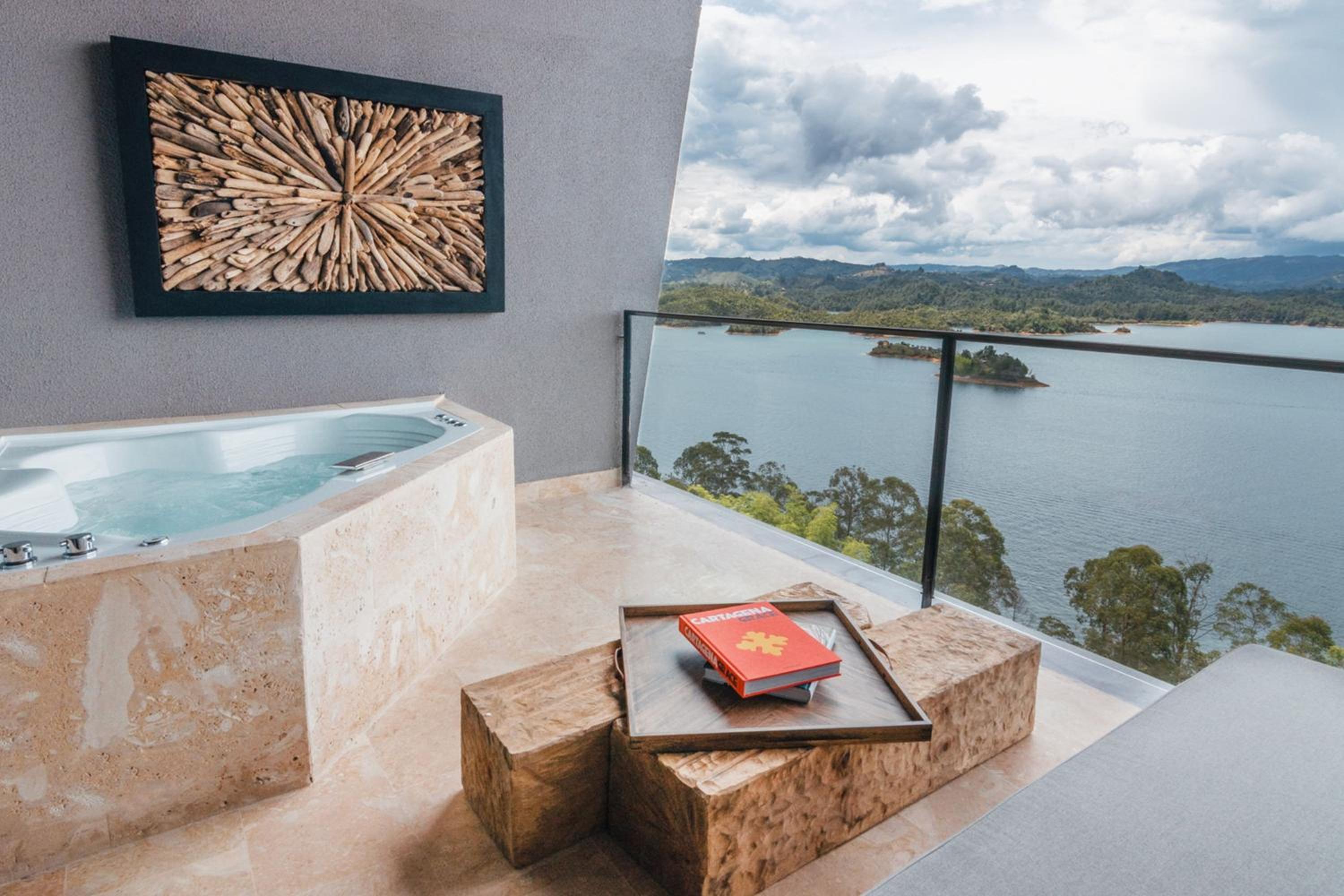 Junior King Suite with Sofa Bed and Balcony - Lake View, photo 6