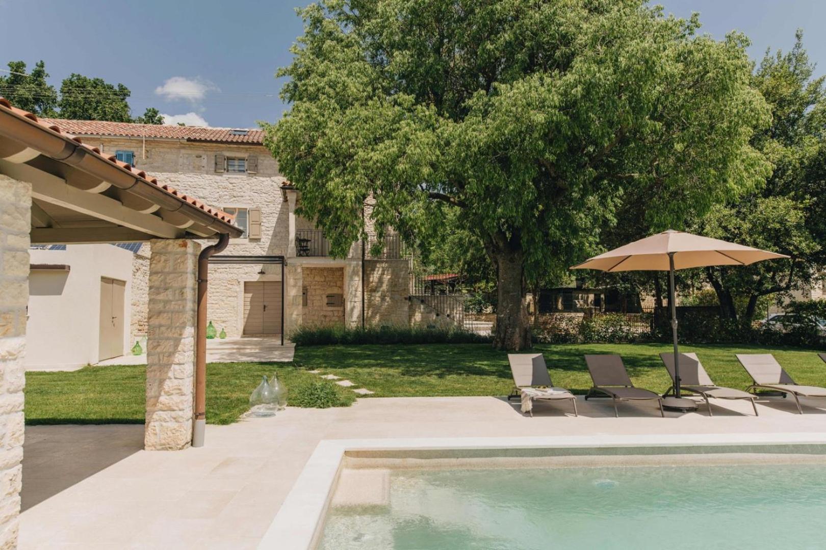 Villa photo 2