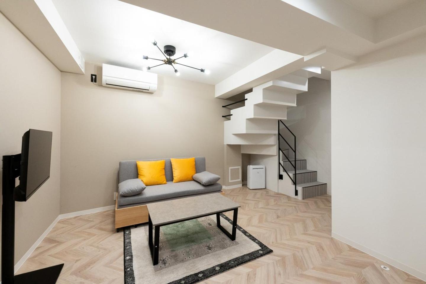 One-Bedroom Apartment photo 1