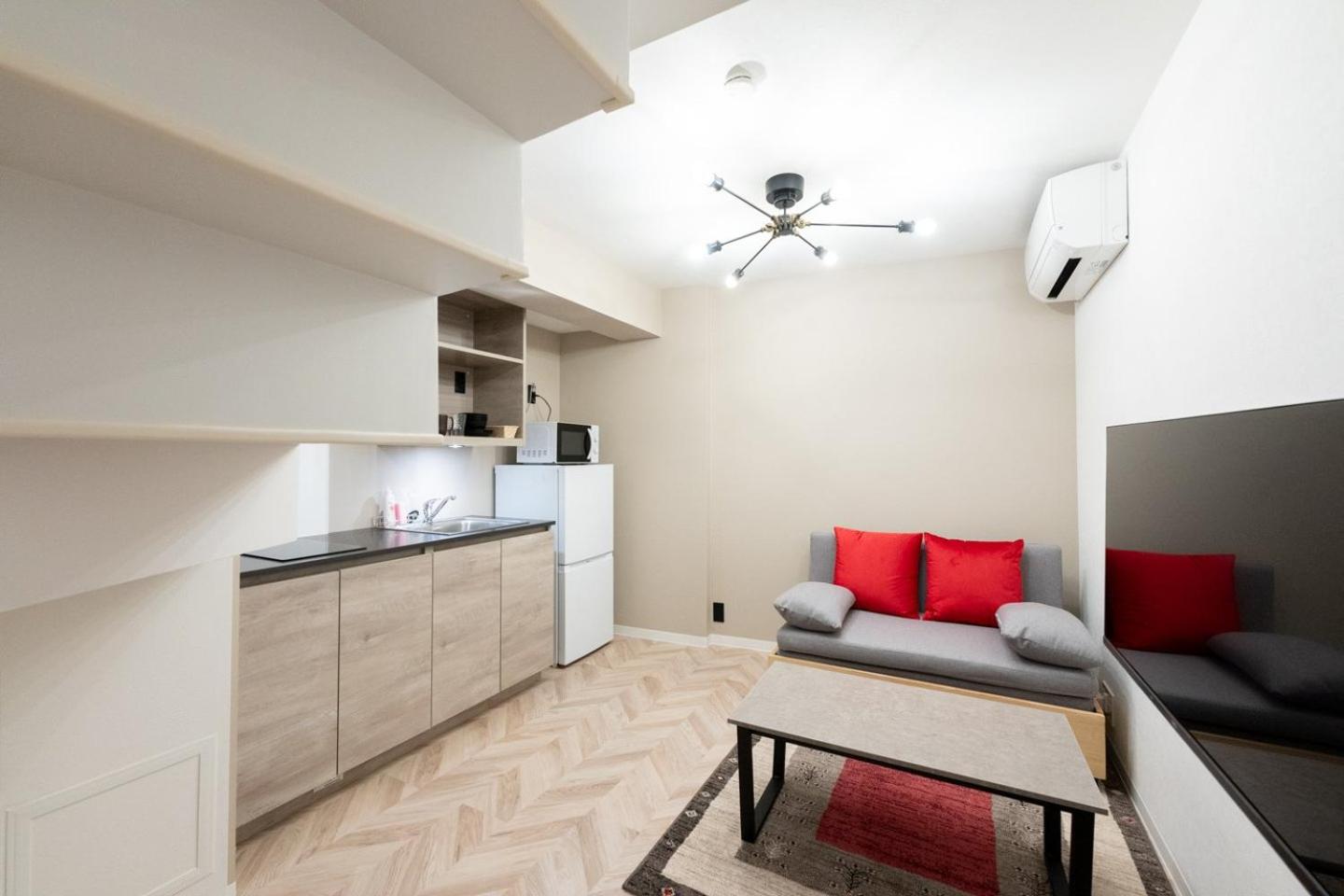 One-Bedroom Apartment photo 1