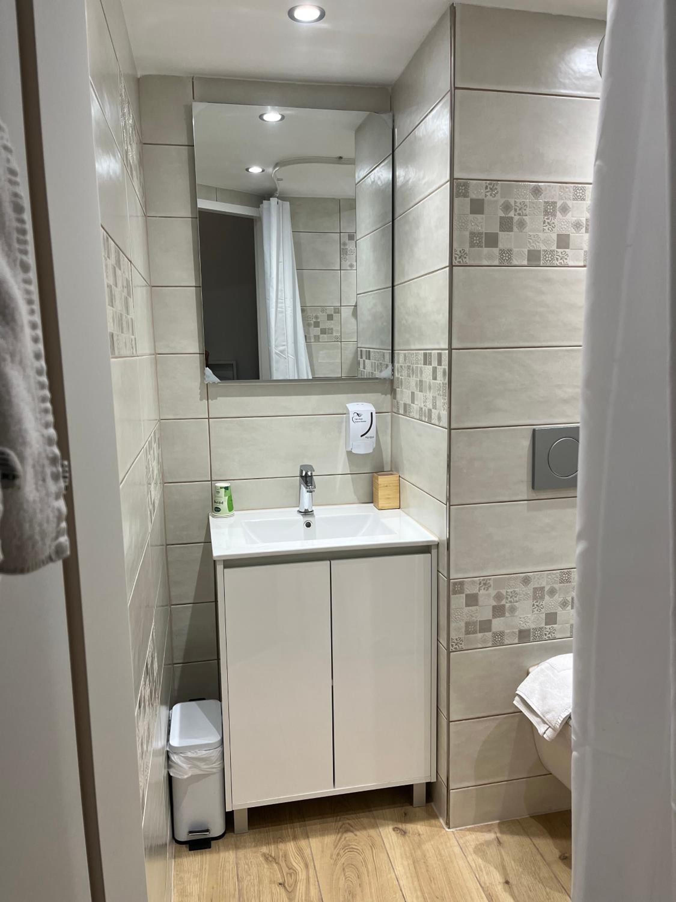 Standard Double Room - Photo 2
