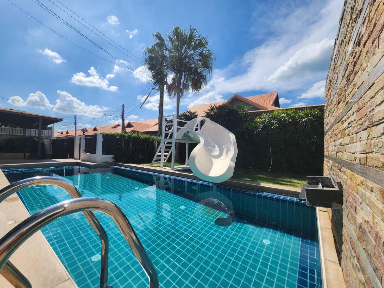 Three-Bedroom Villa photo 2