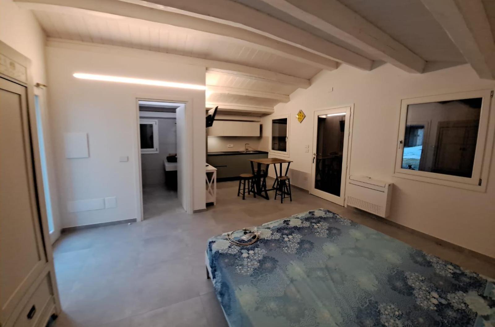 One-Bedroom House photo 1