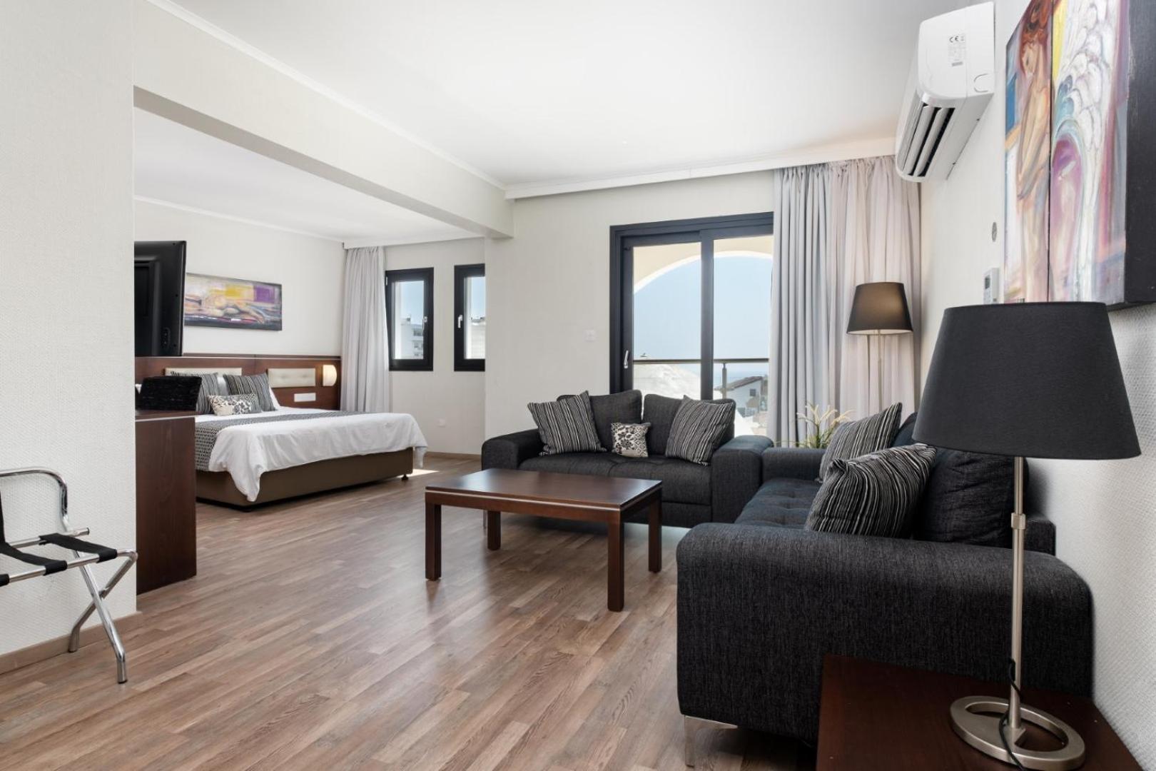 Suite - Photo 3