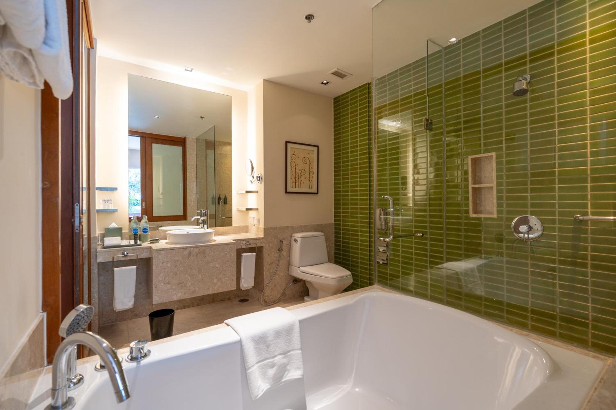 Two-Bedroom Corner Suite with Resort View - Photo 2