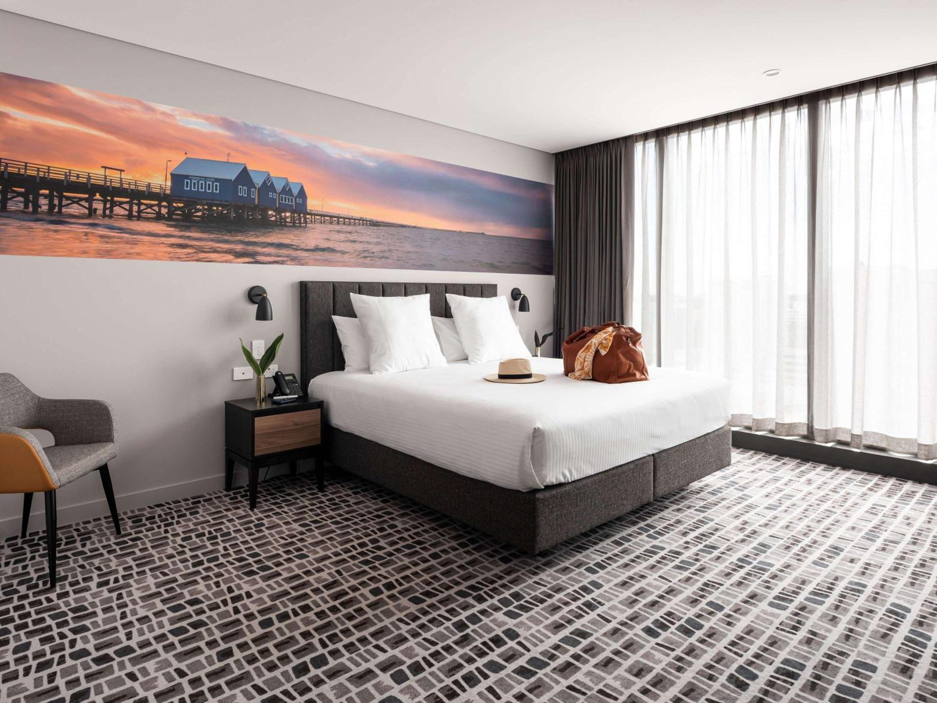 Accessible Deluxe King Room - Photo 1