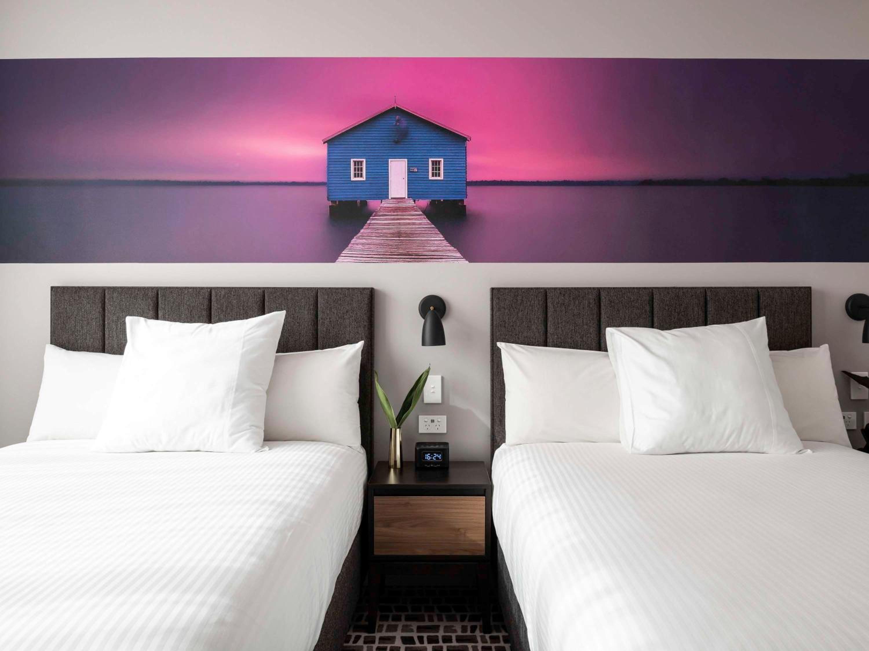 Deluxe Double Room with Two Double Beds - Photo 9