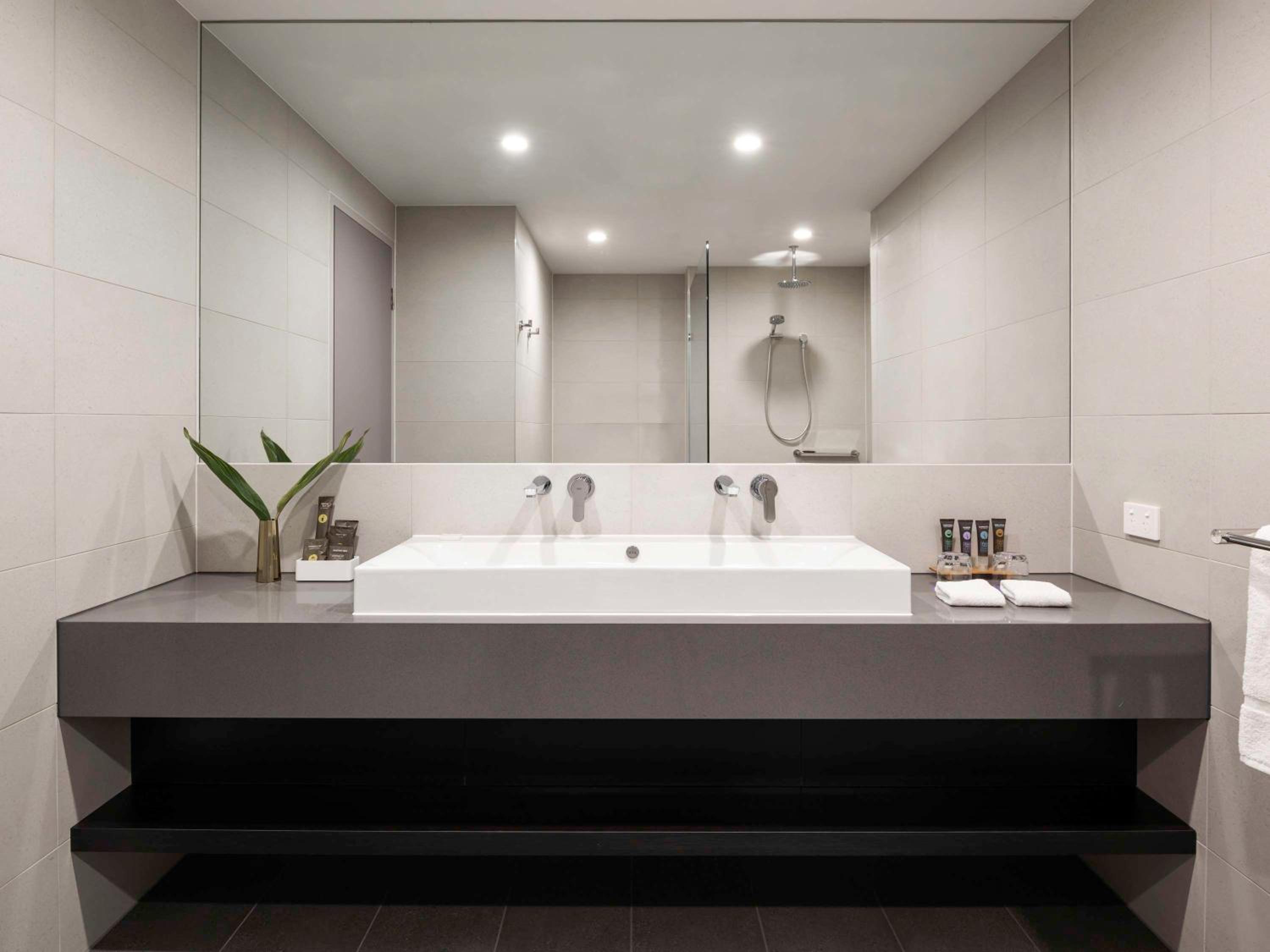 Executive King Suite - Photo 3