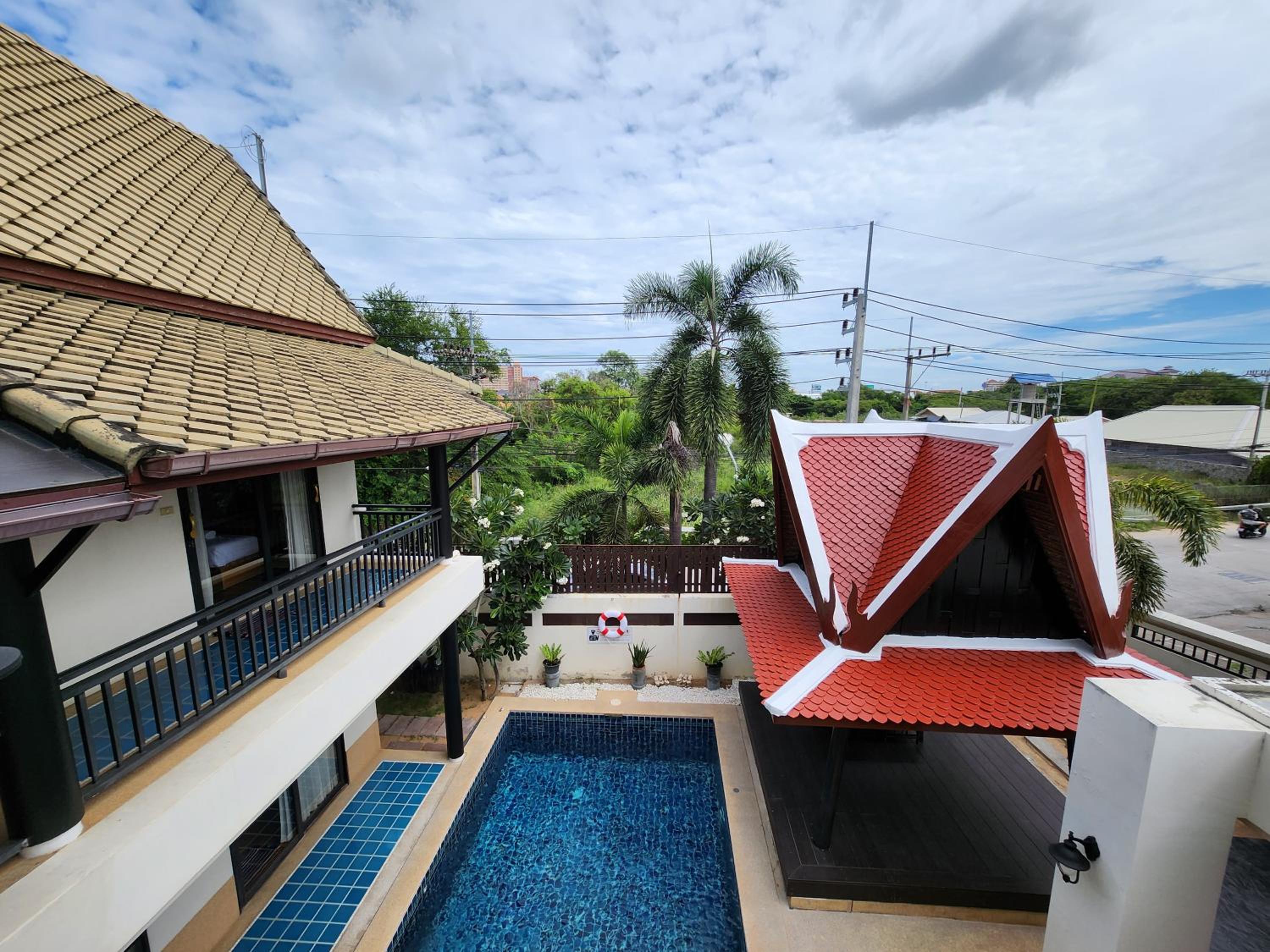 Villa with Private Pool - Photo 25