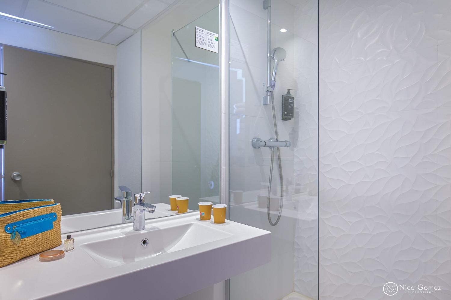 Standard Family Suite with Two Connecting Rooms - Photo 11