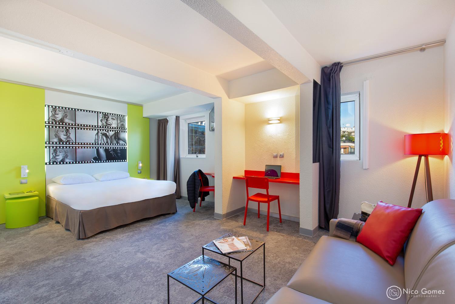 Standard Suite with Queen Bed and Sofa Bed - Photo 1
