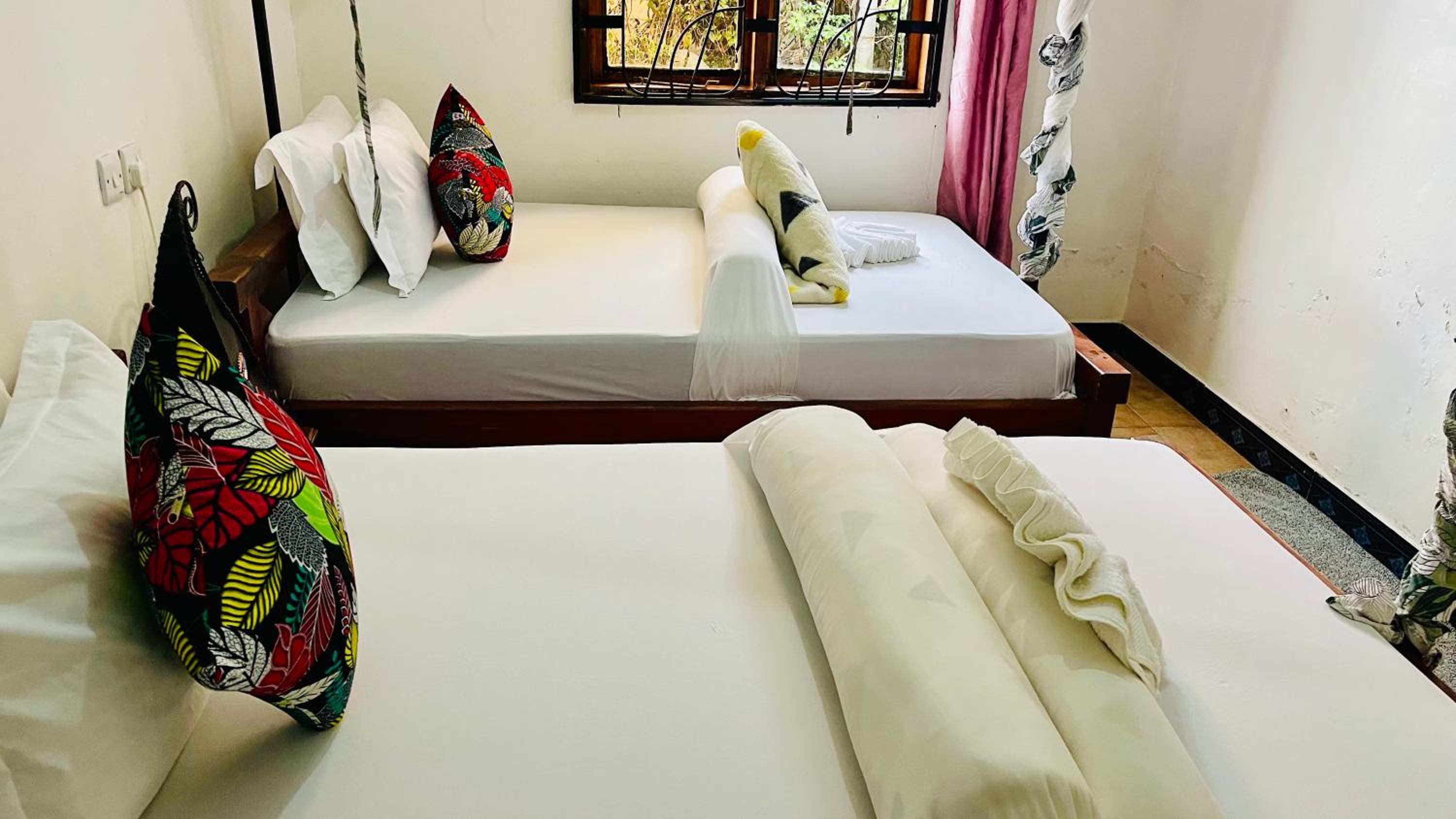 Twin Room with Private Bathroom photo 1