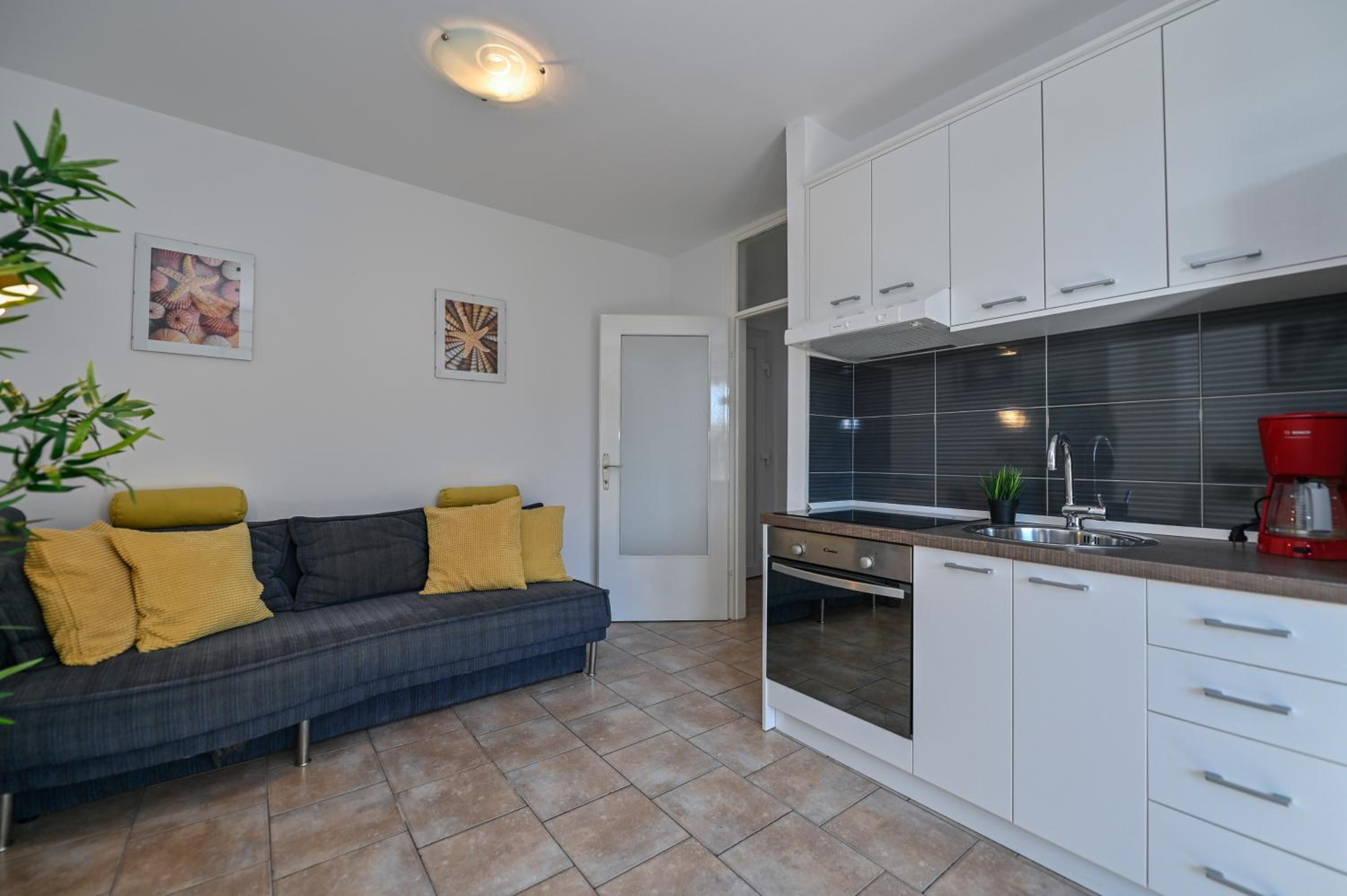 One-Bedroom Apartment - Photo 4