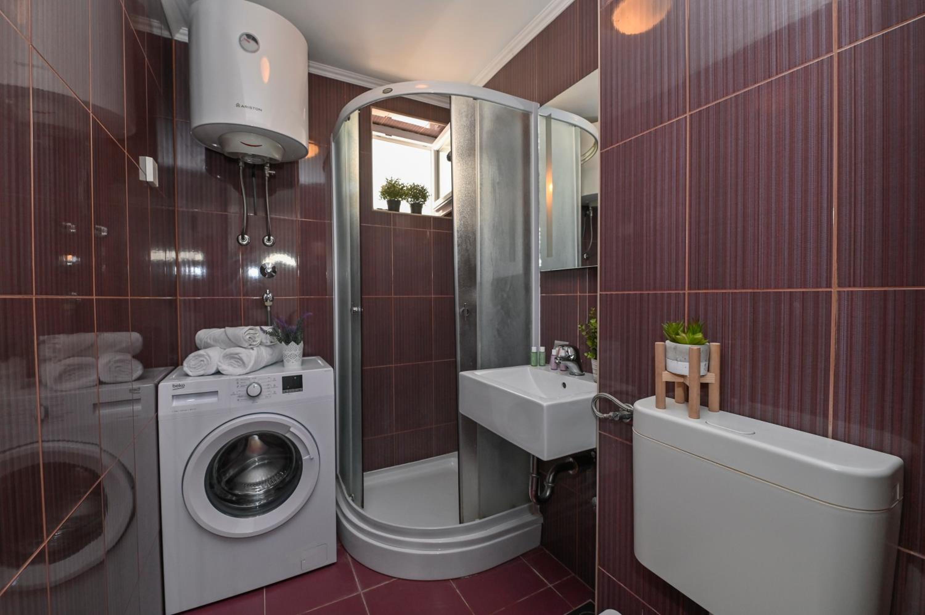 One-Bedroom Apartment - Photo 9