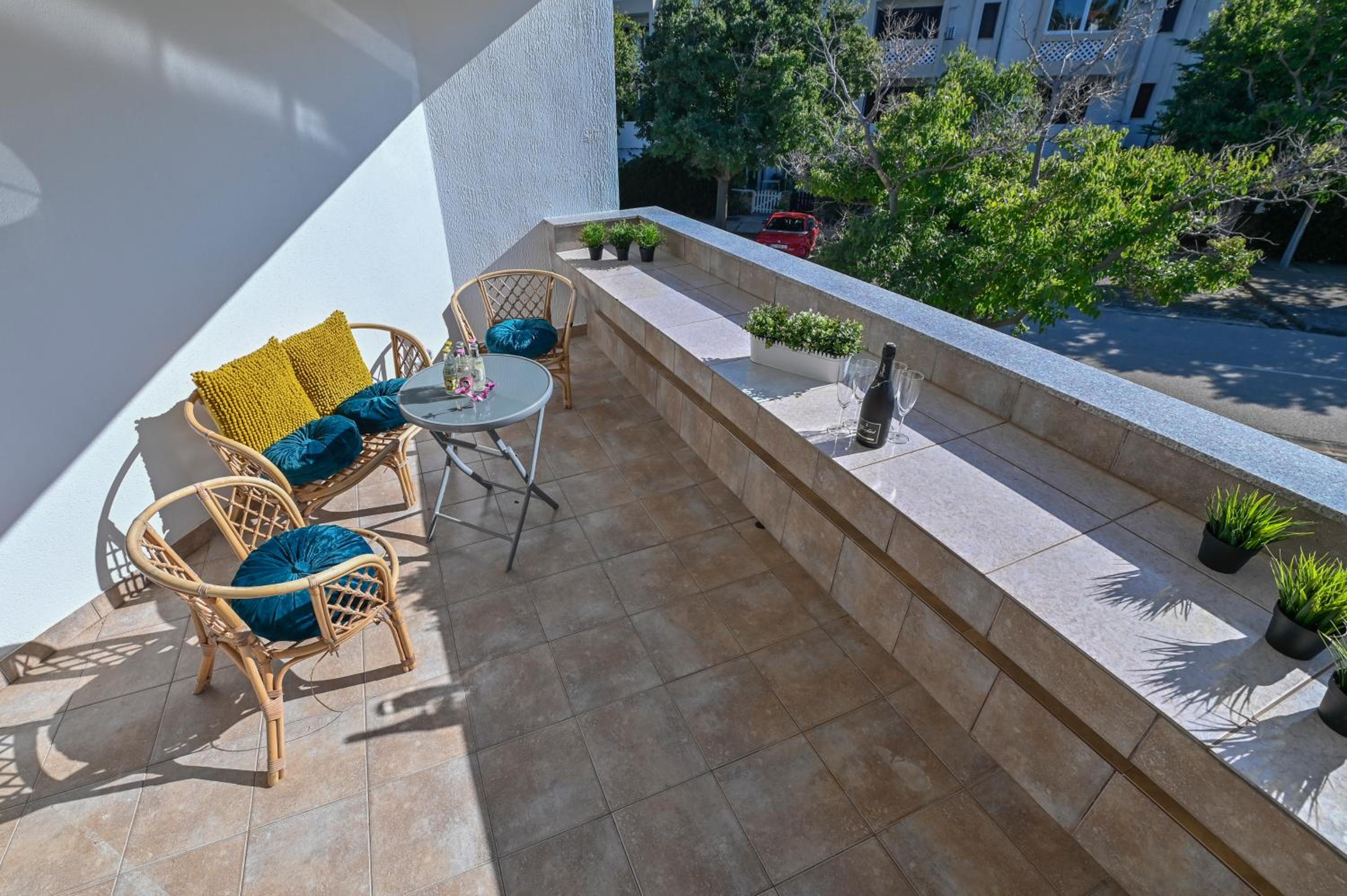 One-Bedroom Apartment - Photo 2