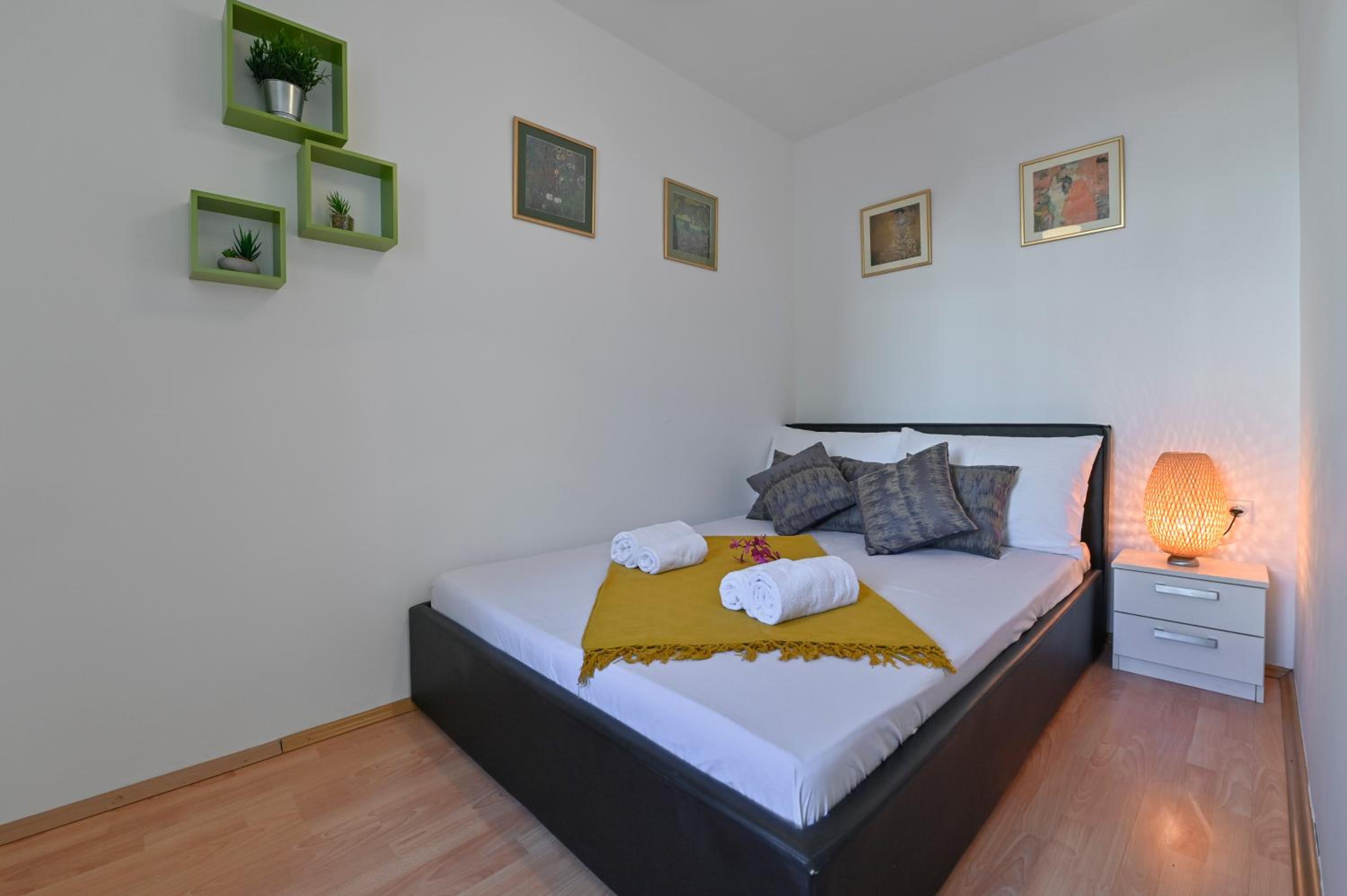 One-Bedroom Apartment - Photo 7