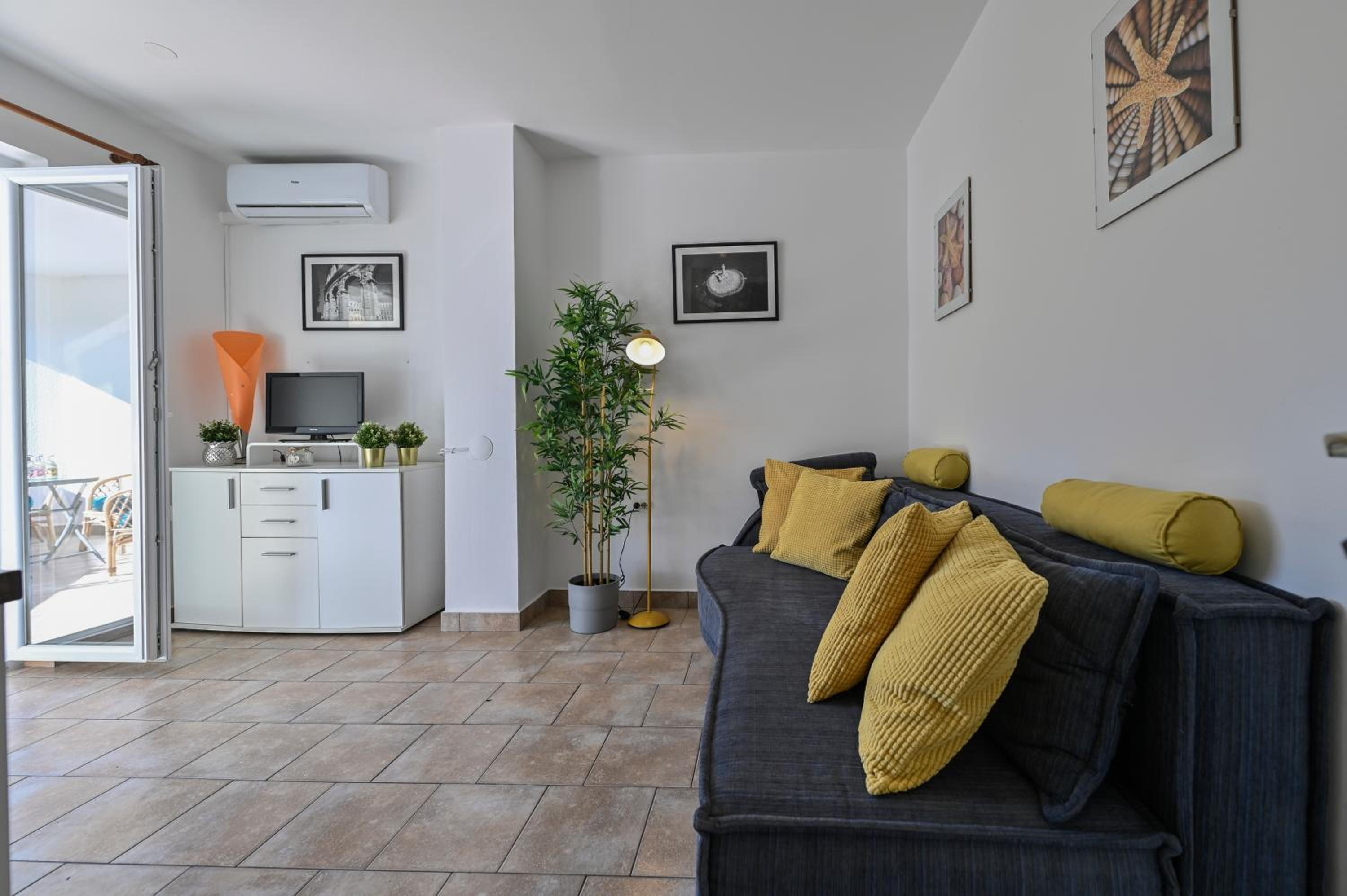 One-Bedroom Apartment - Photo 10