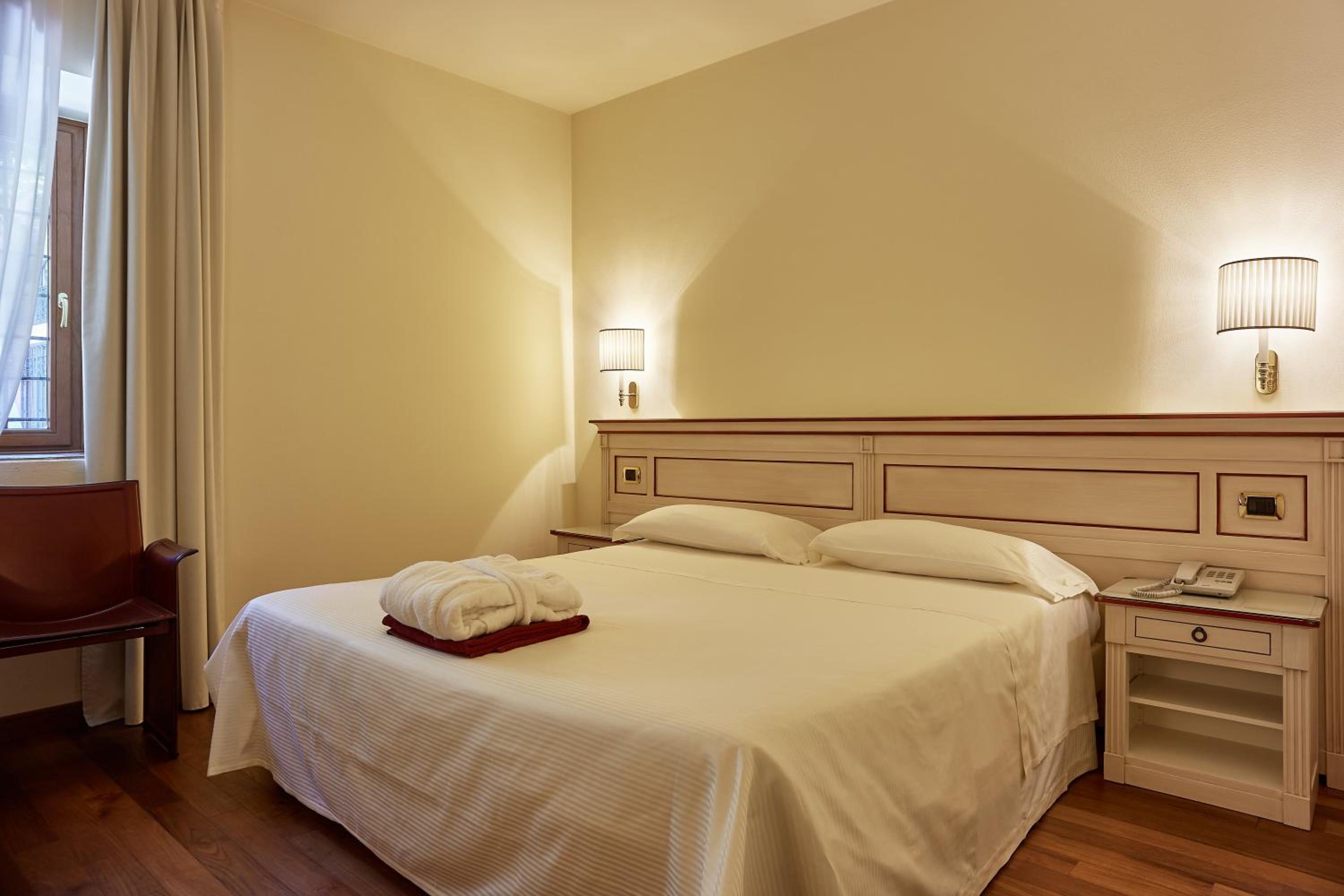 Deluxe Double or Twin Room - Photo 1