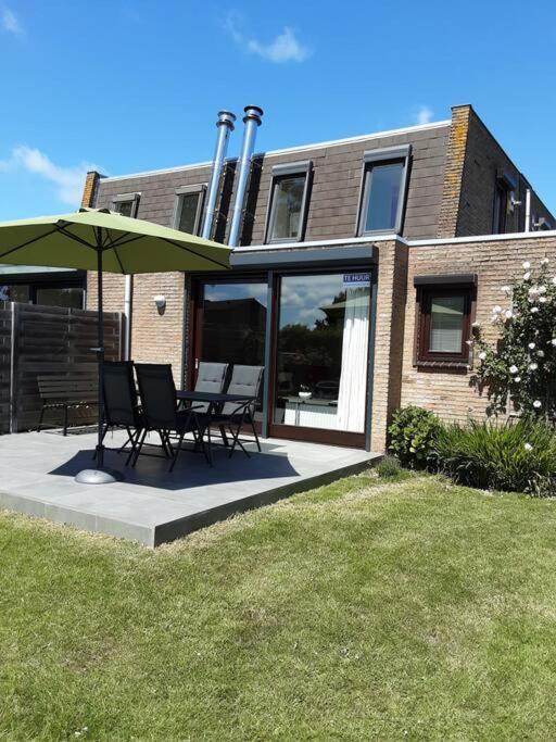 Three-Bedroom House photo 2