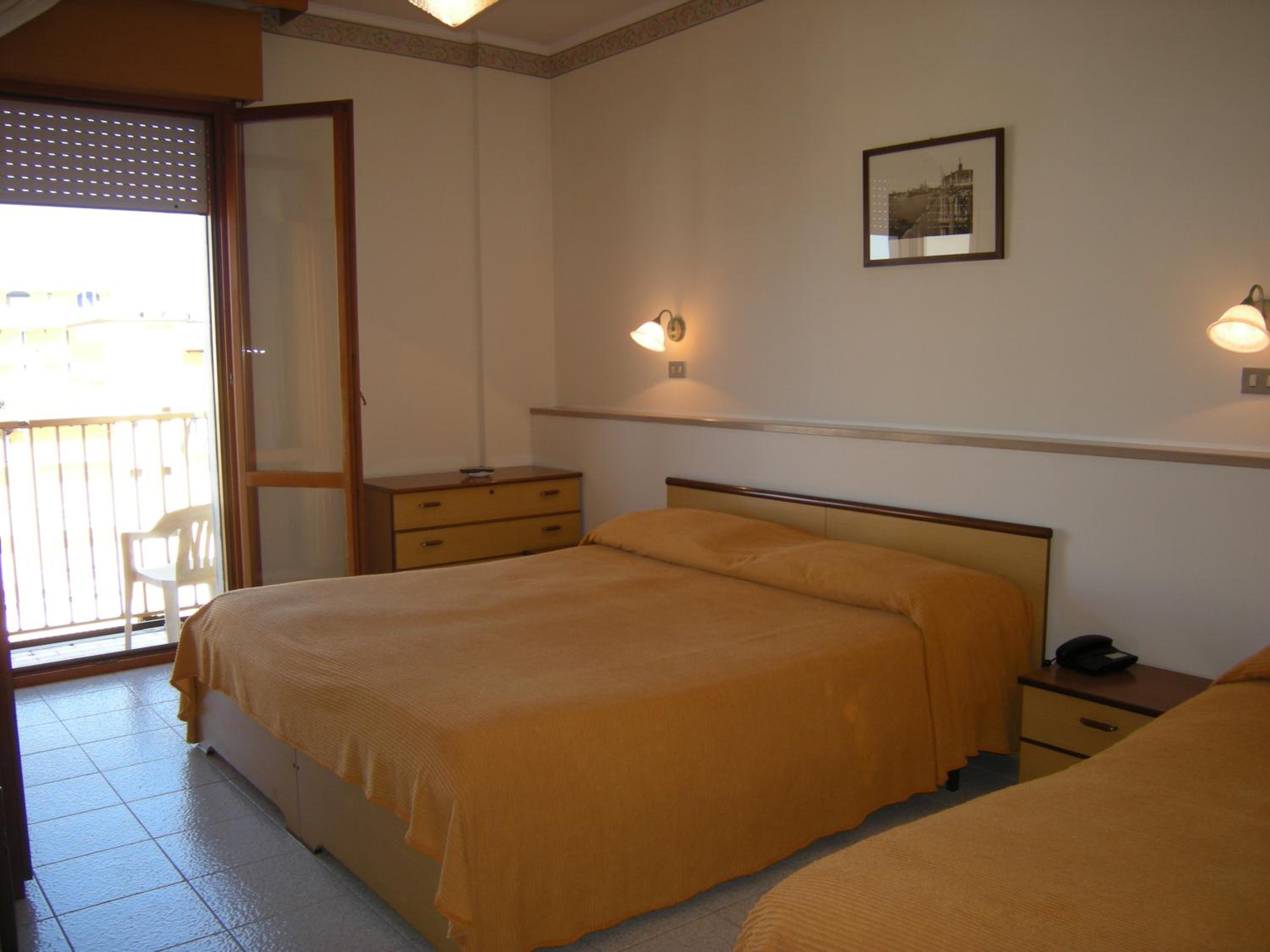 Triple Room - Photo 7