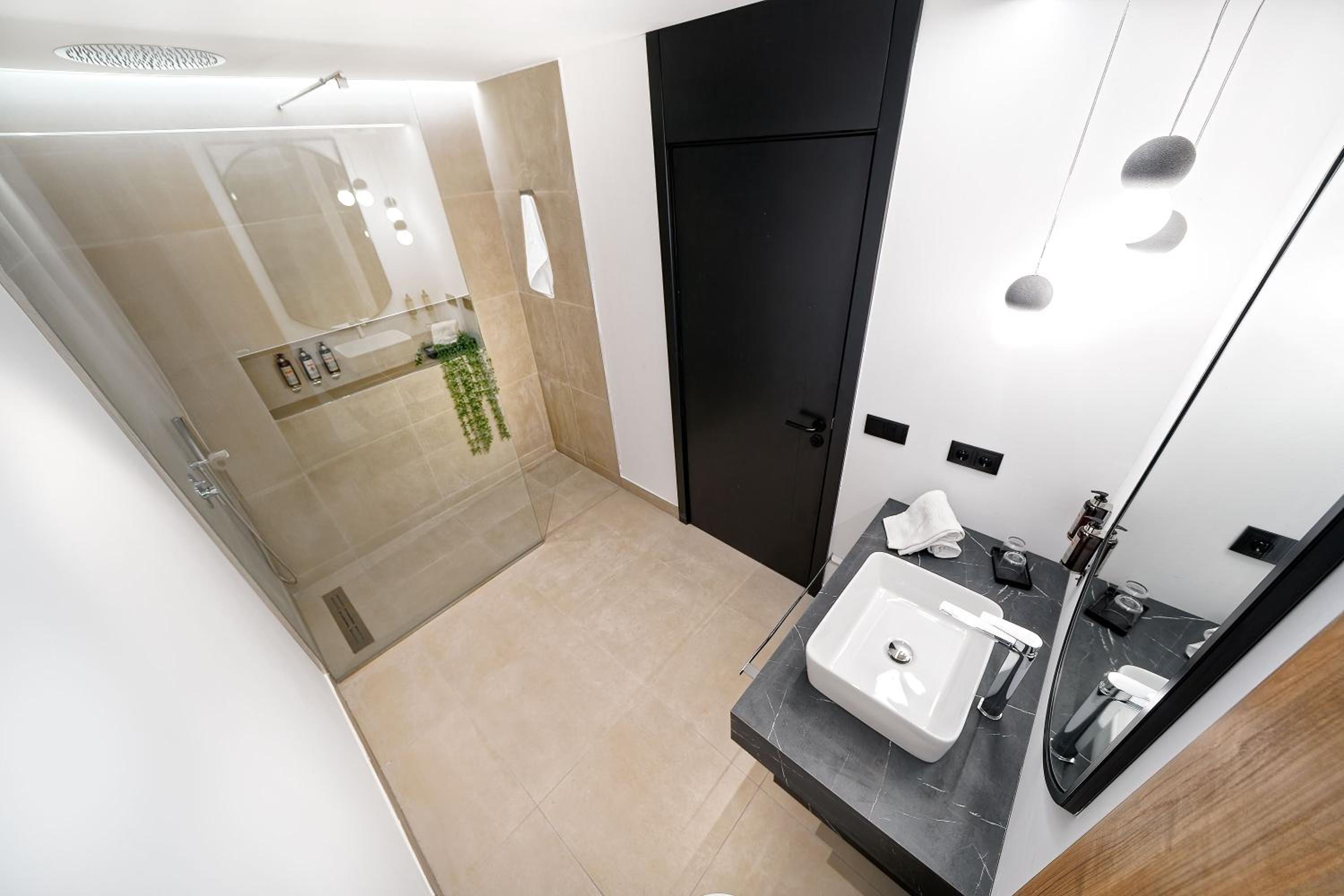 Double Room with Terrace and Golf View thumbnail 5