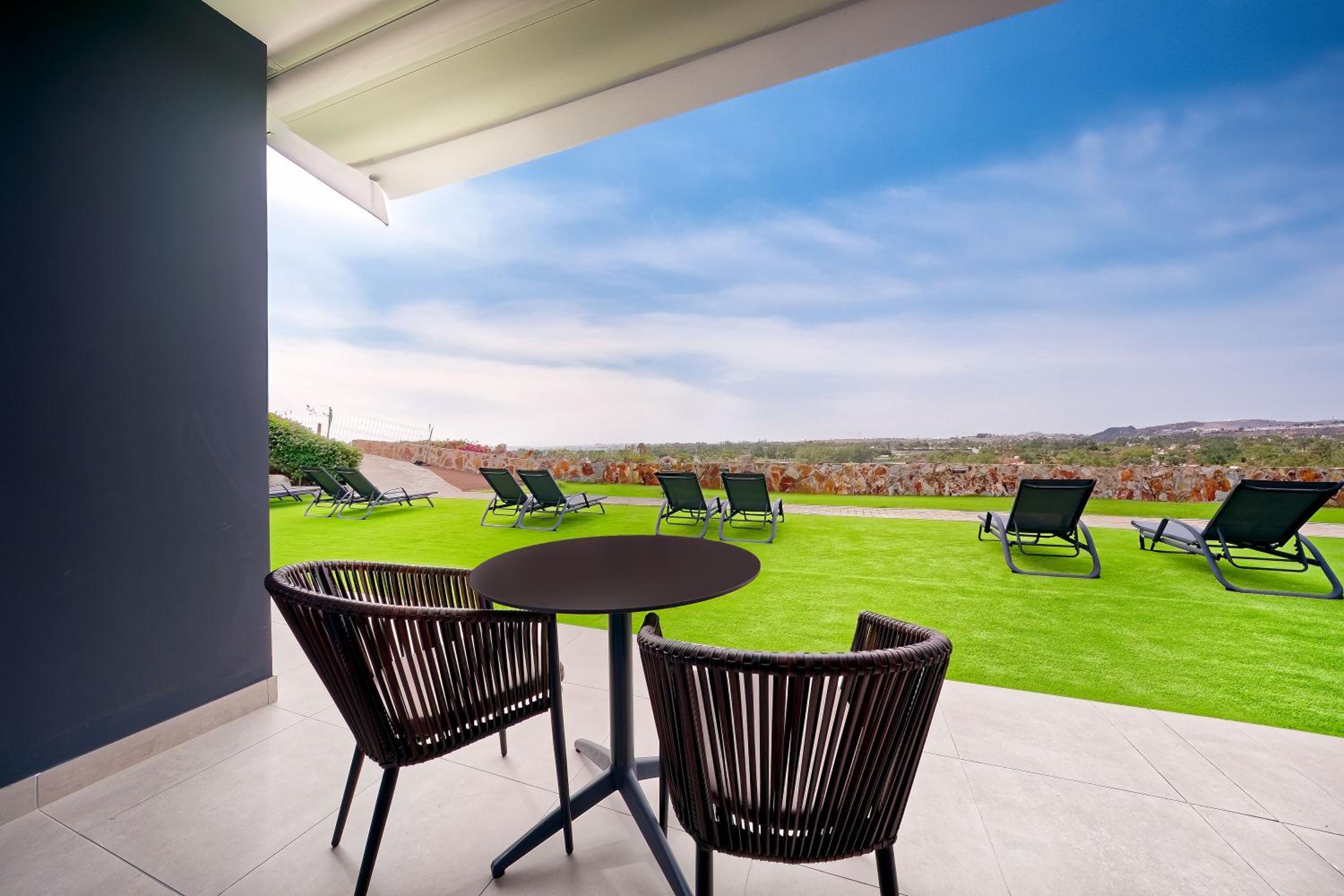 Double Room with Terrace and Golf View thumbnail 6