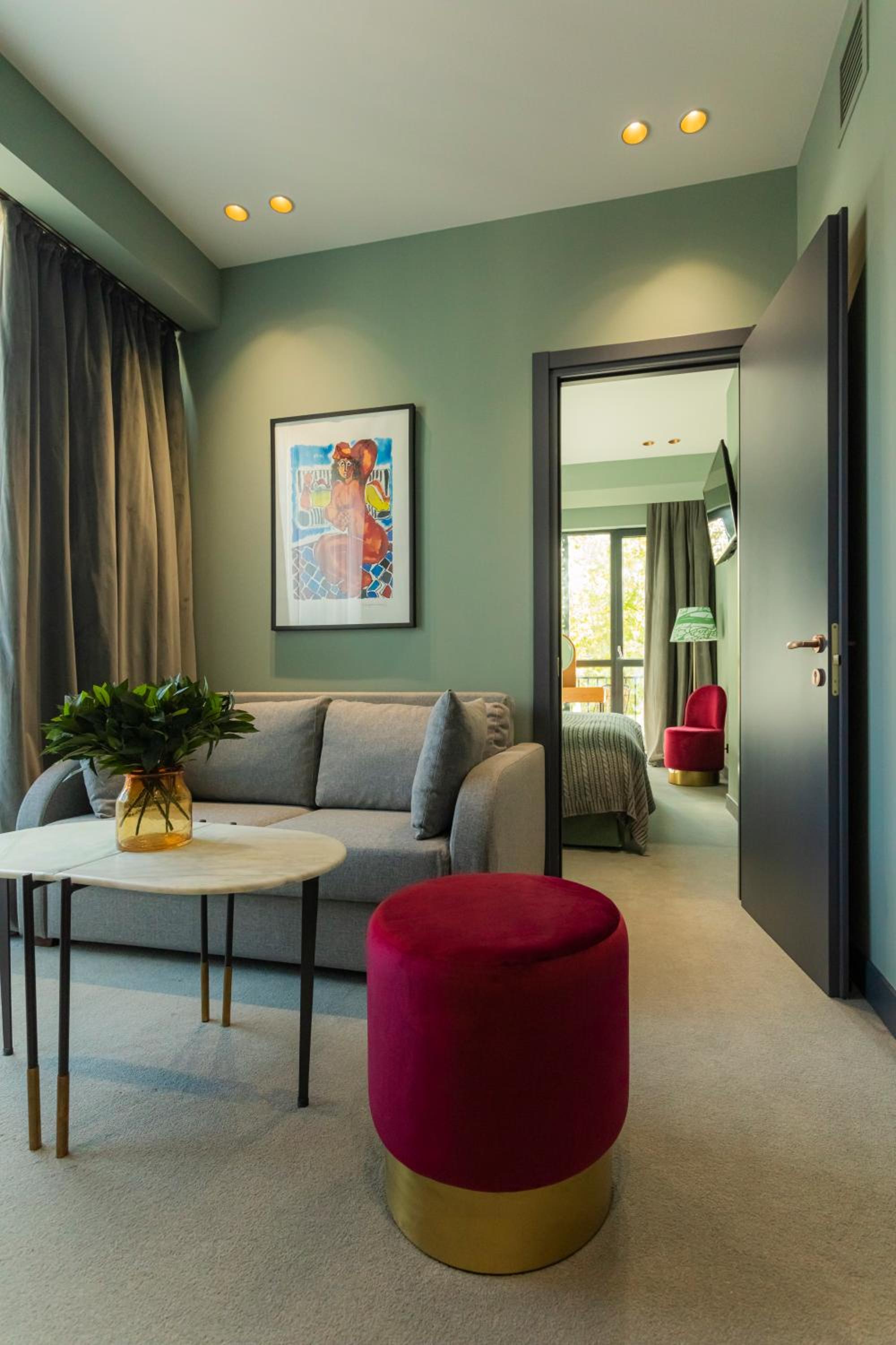 Suite - Photo 3